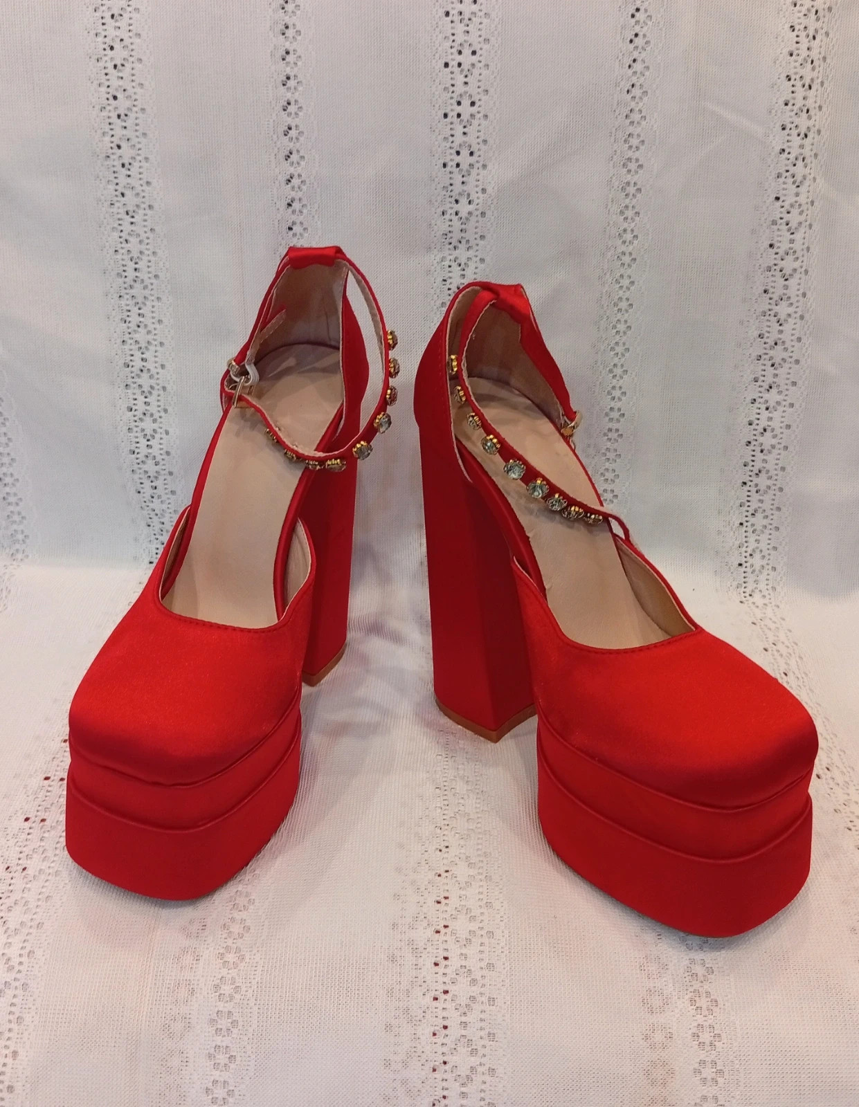 Stunning Red Platform Heels. Satin red finish. Size 35 (EU). – taille 35 4