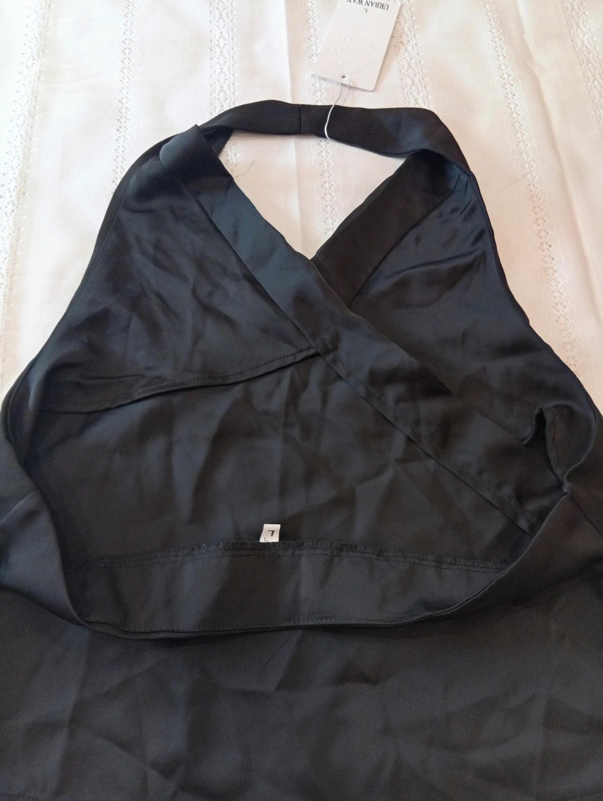 Black satin halter top with draped neckline Size M-L – taille M / 38 / 10 4