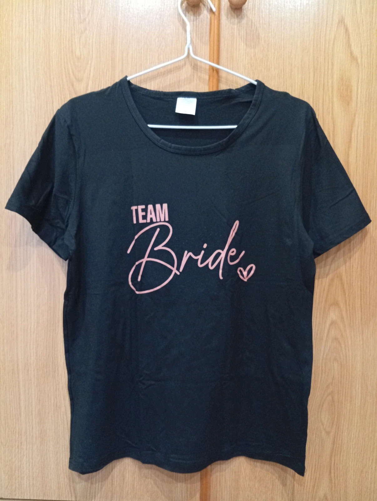 Black Team Bride T-shirt with a pink print size M