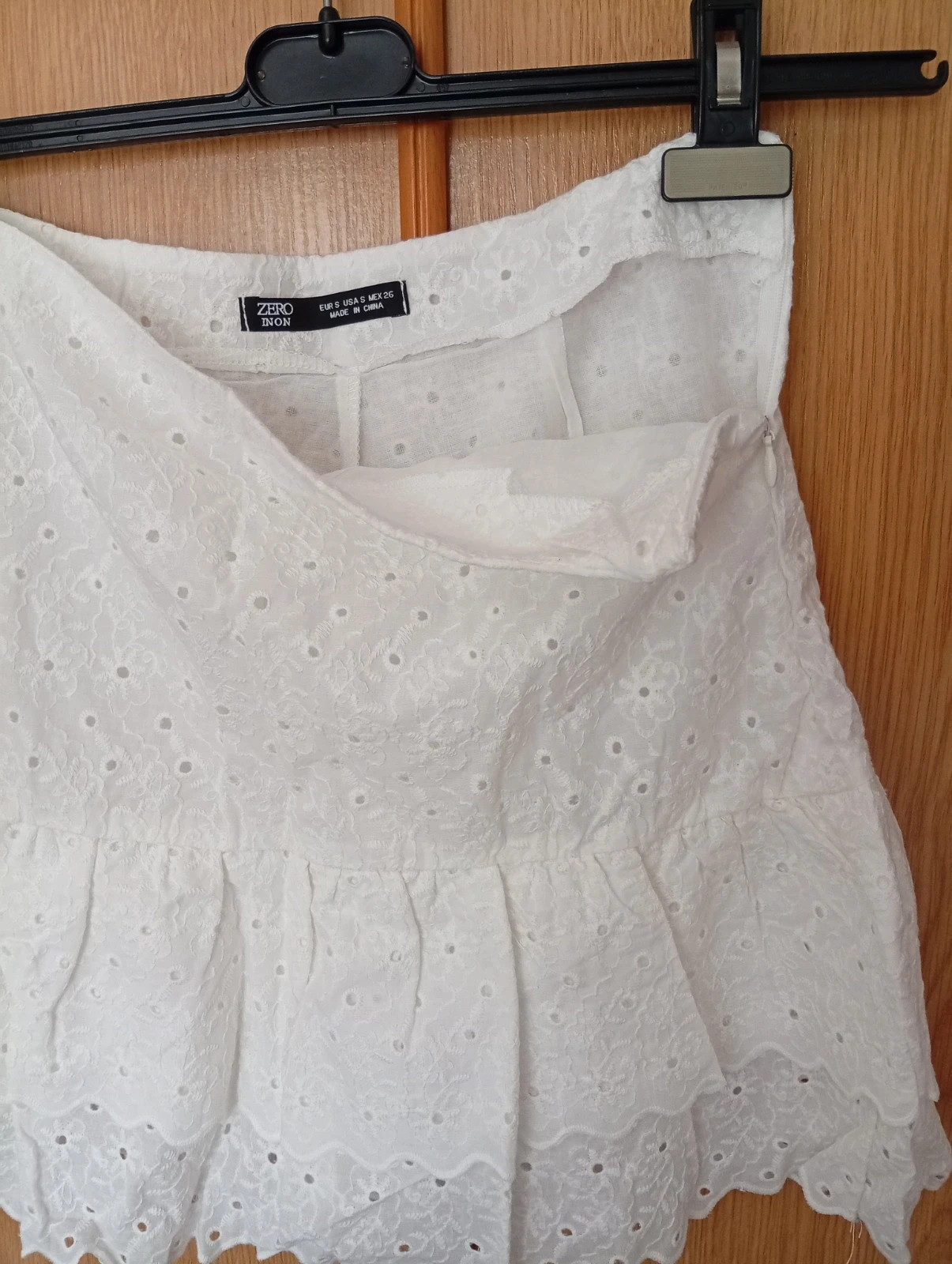 Beautiful white skort with delicate broderie anglaise embroidery size XS. – zéro inon – taille XS / 34 / 6 4