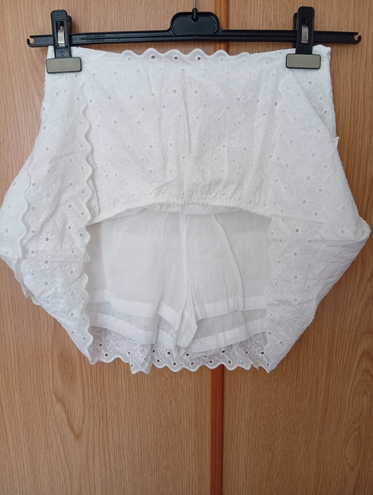 Beautiful white skort with delicate broderie anglaise embroidery size XS. – zéro inon – taille XS / 34 / 6 3