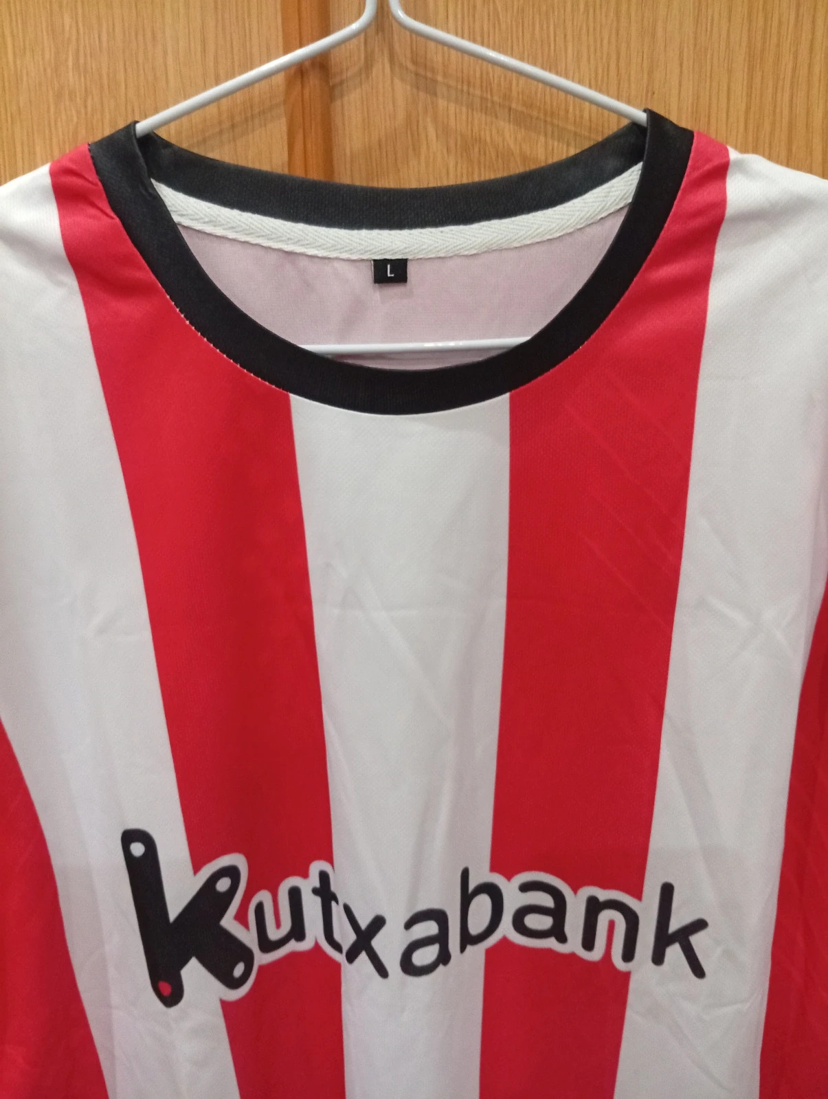 Red & White Striped Football Shirt. Perfect for football fans. – taille M 3