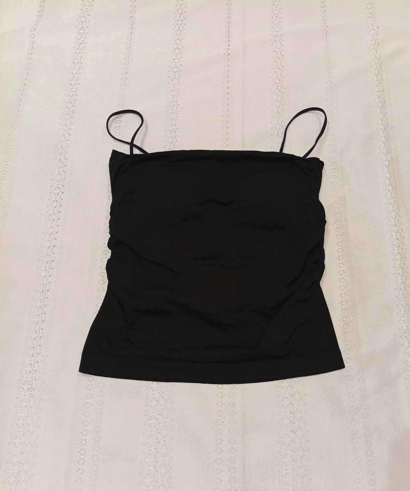 Stylish black cami top with thin straps and a flattering fitted design Size L. – Local – taille S / 36 / 8
