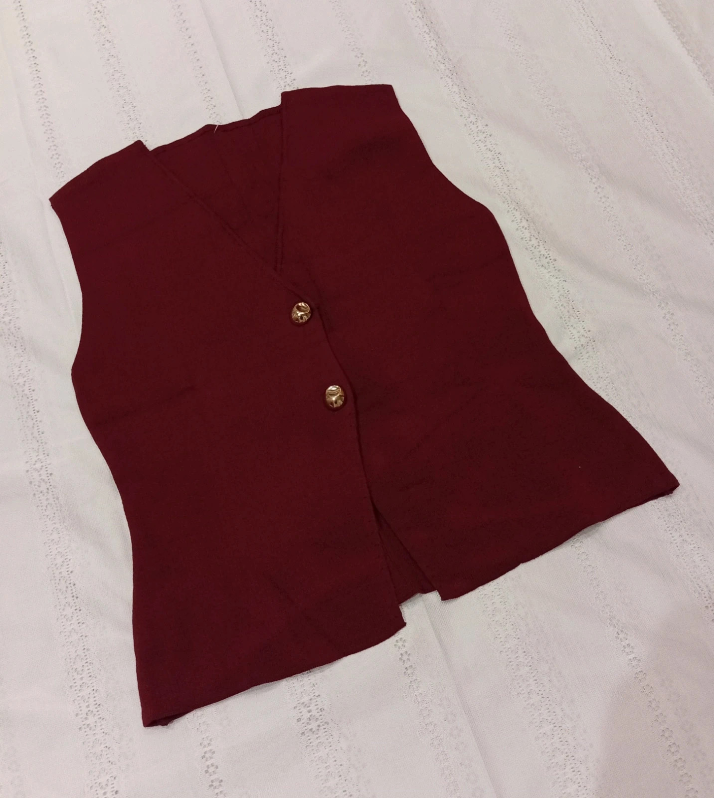 Stylish burgundy vest with a V-neck and gold buttons Size L