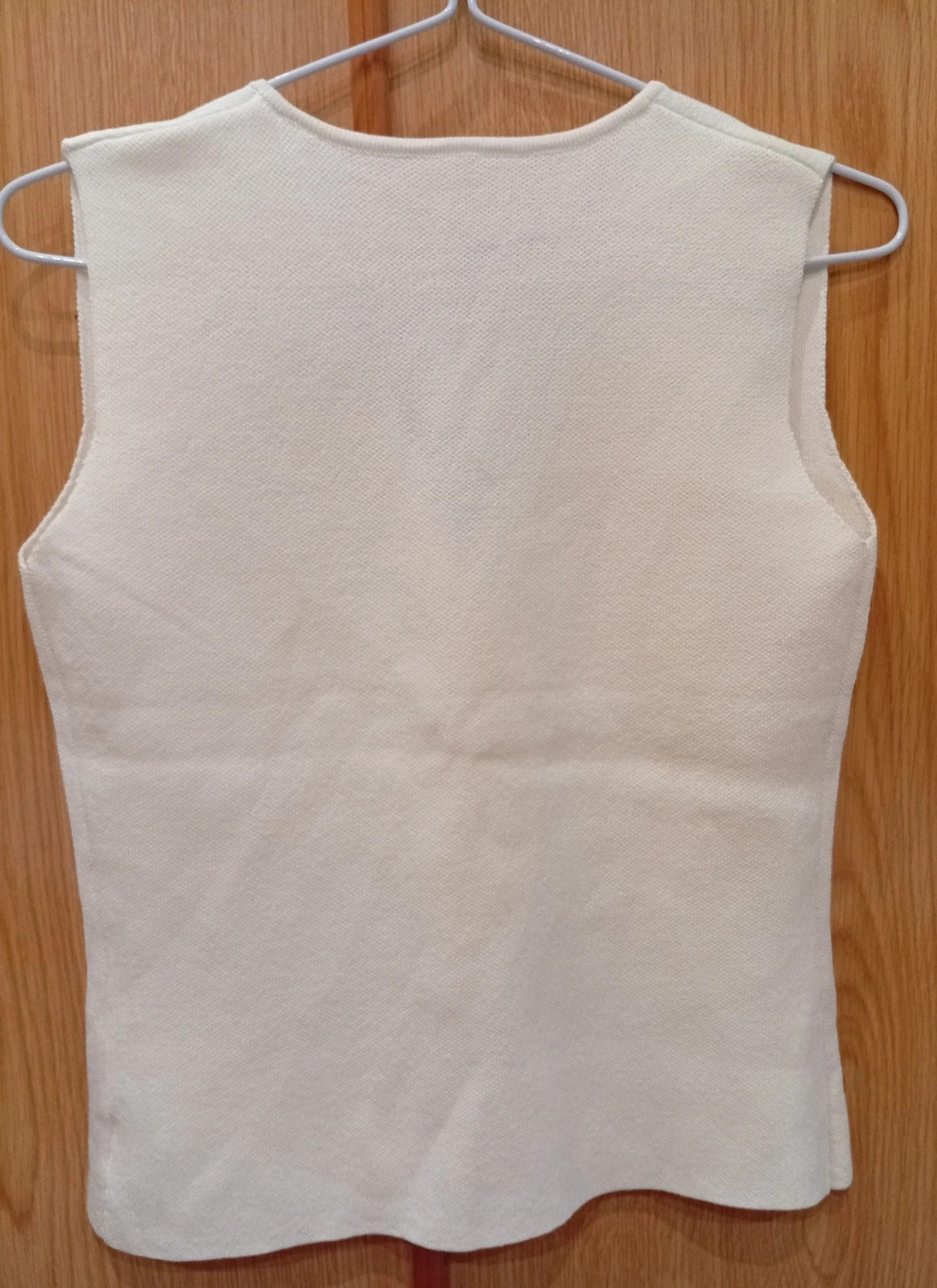 Cream/off-white knitted vest Gold buttons for a chic touch. – Local – taille S / 36 / 8 3