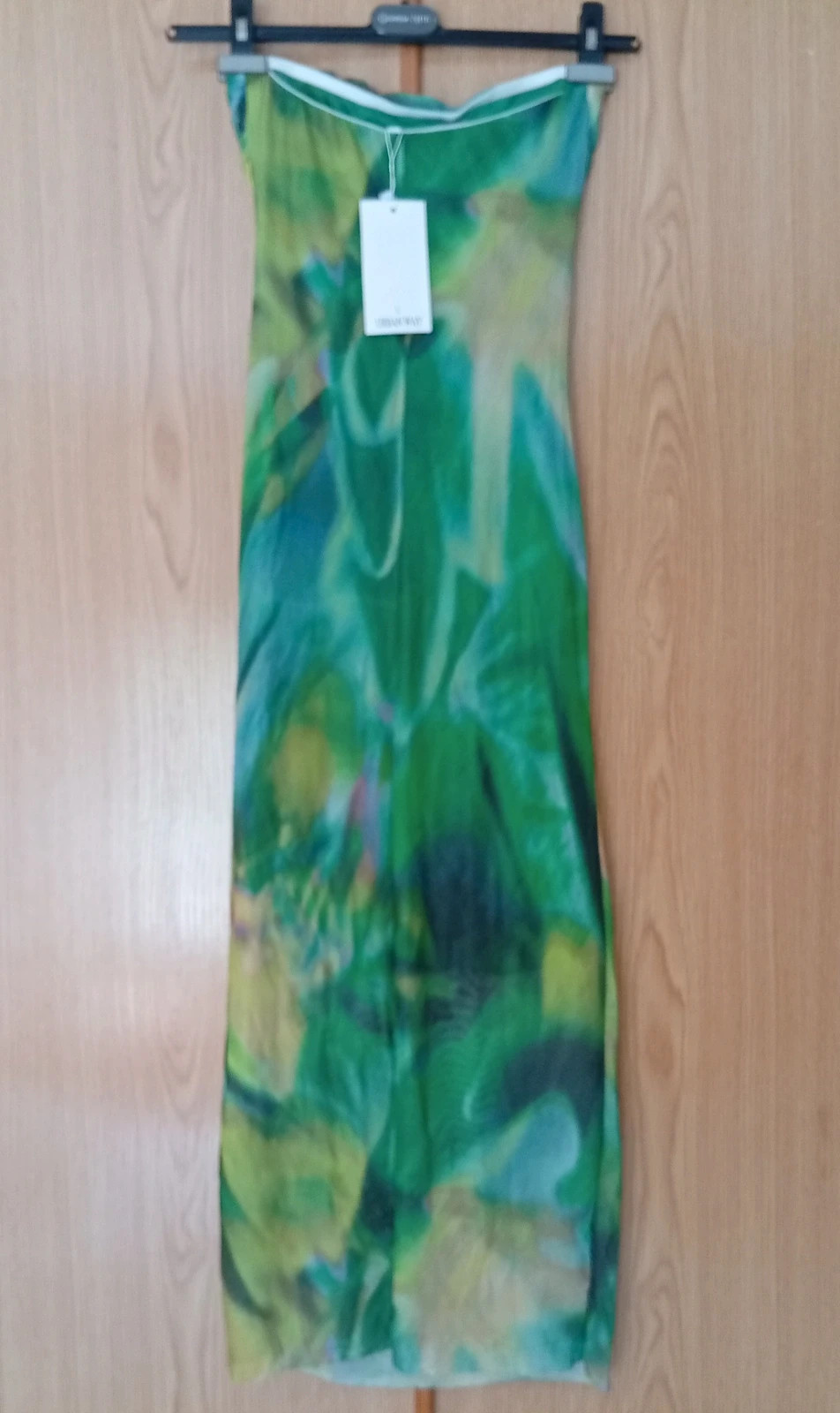 Strapless Green Maxi Dress with a ruched top and beautiful green print. – Local – taille S / 36 / 8 2