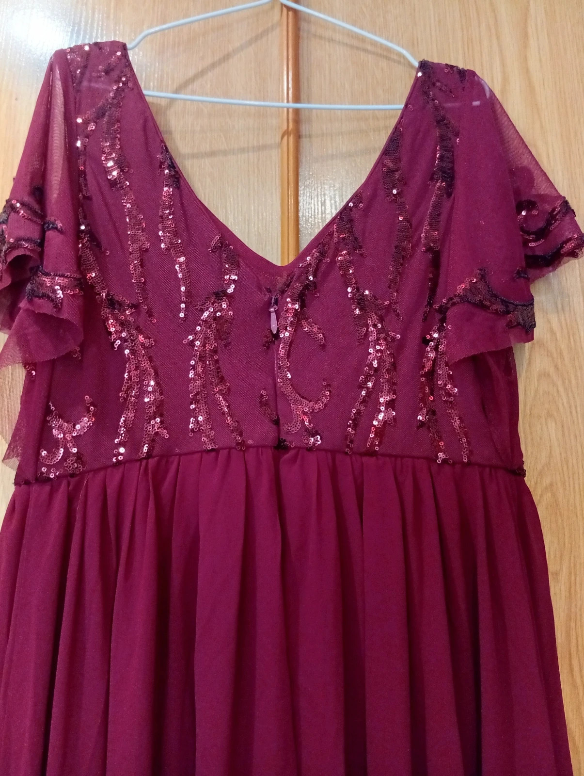 Elegant burgundy maxi dress with a sequined bodice and flowy sleeves Size 3XL – Ever Pretty – taille XXXL / 46 / 18 4