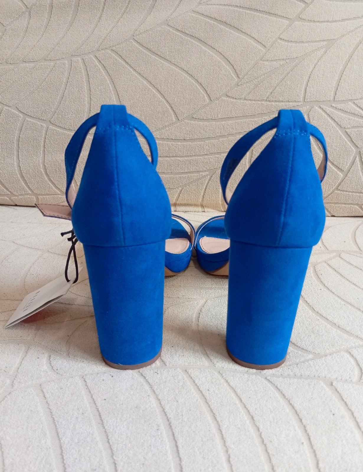 Beautiful electric blue block heel sandals with ankle strap fastening Size 40 – Mohito – taille 40 4
