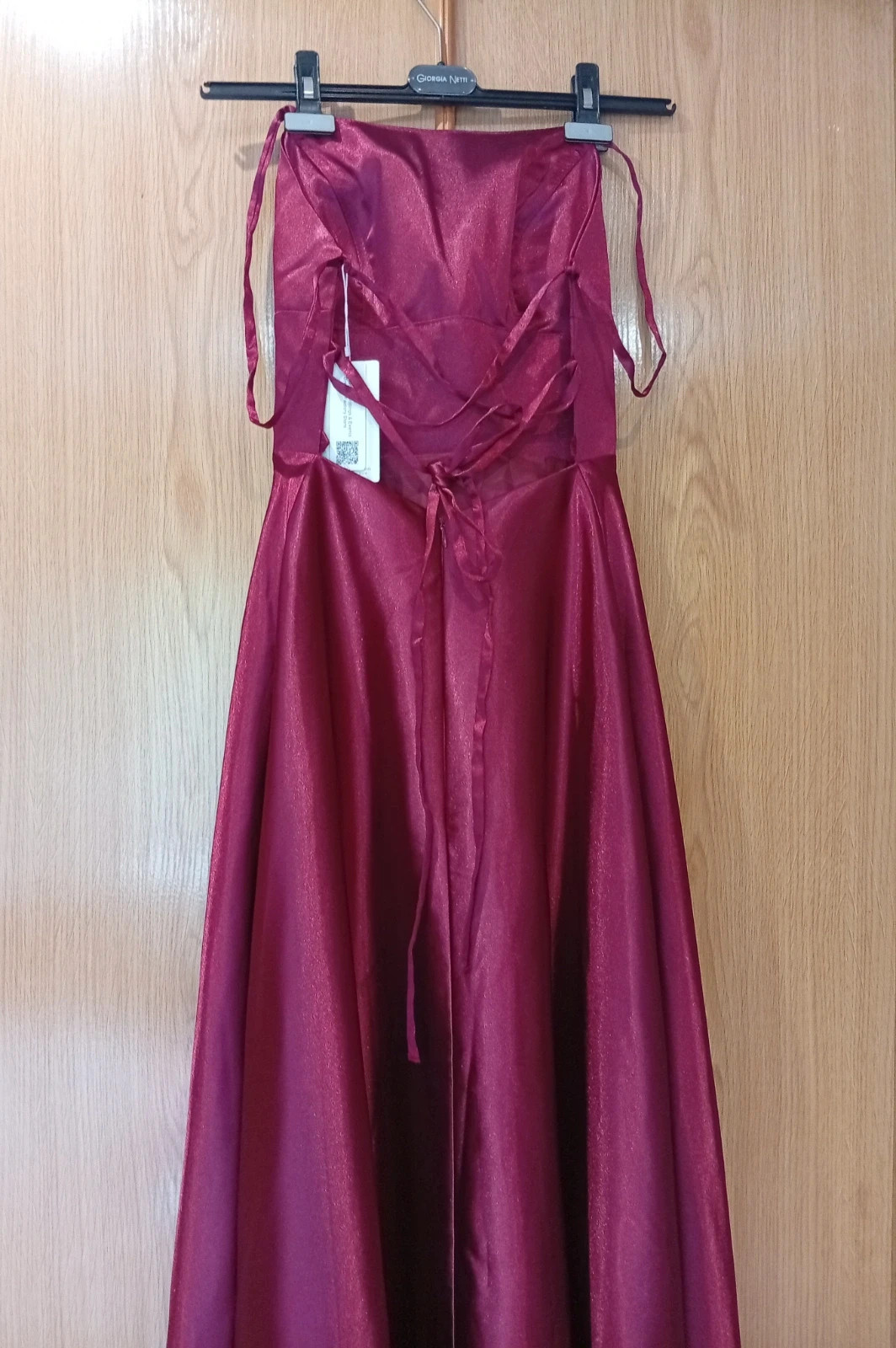Elegant Burgundy Satin Maxi Dress Open back with adjustable corset-style straps for the perfect fit – Local – taille S / 36 / 8 3