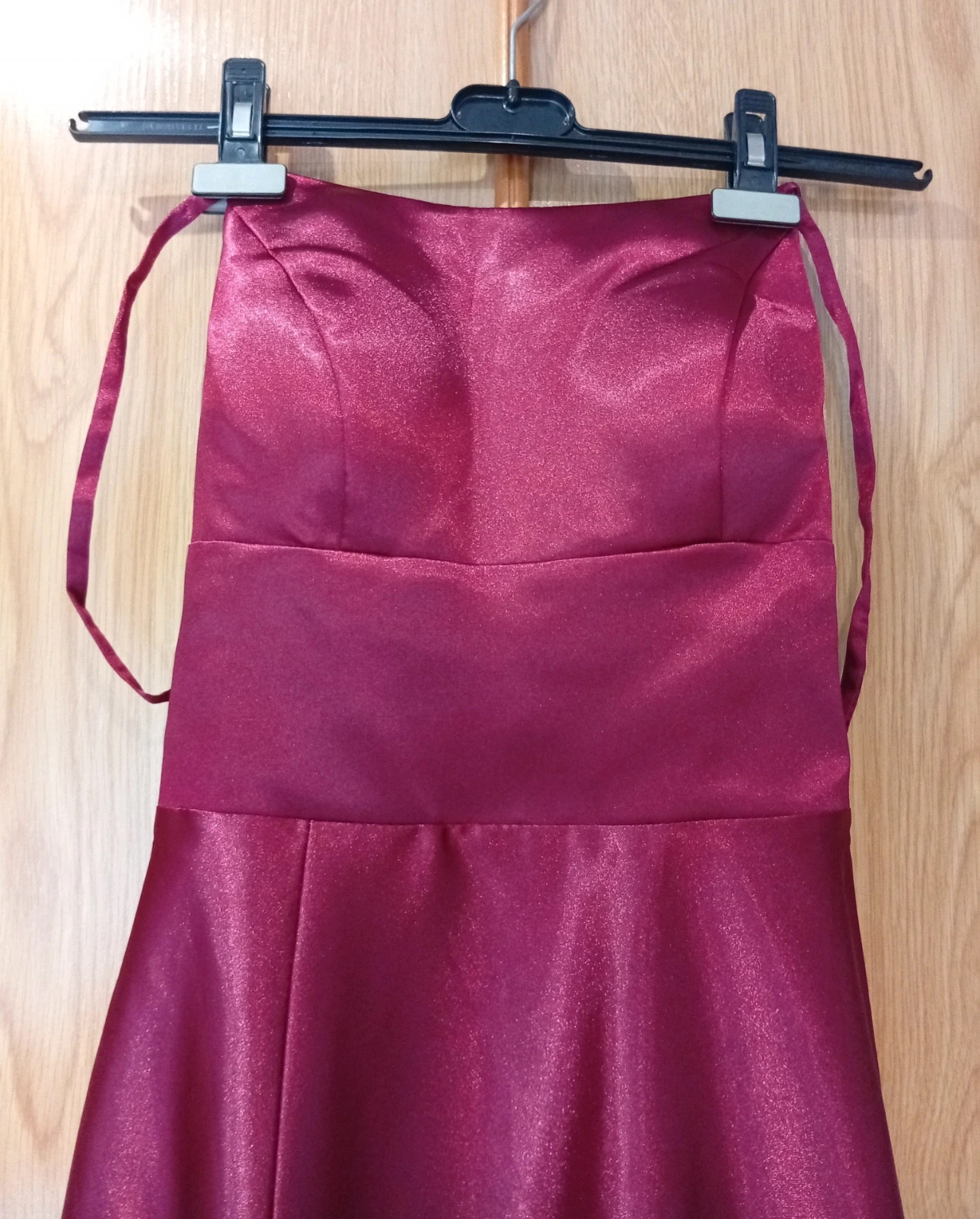 Elegant Burgundy Satin Maxi Dress Open back with adjustable corset-style straps for the perfect fit – Local – taille S / 36 / 8 4