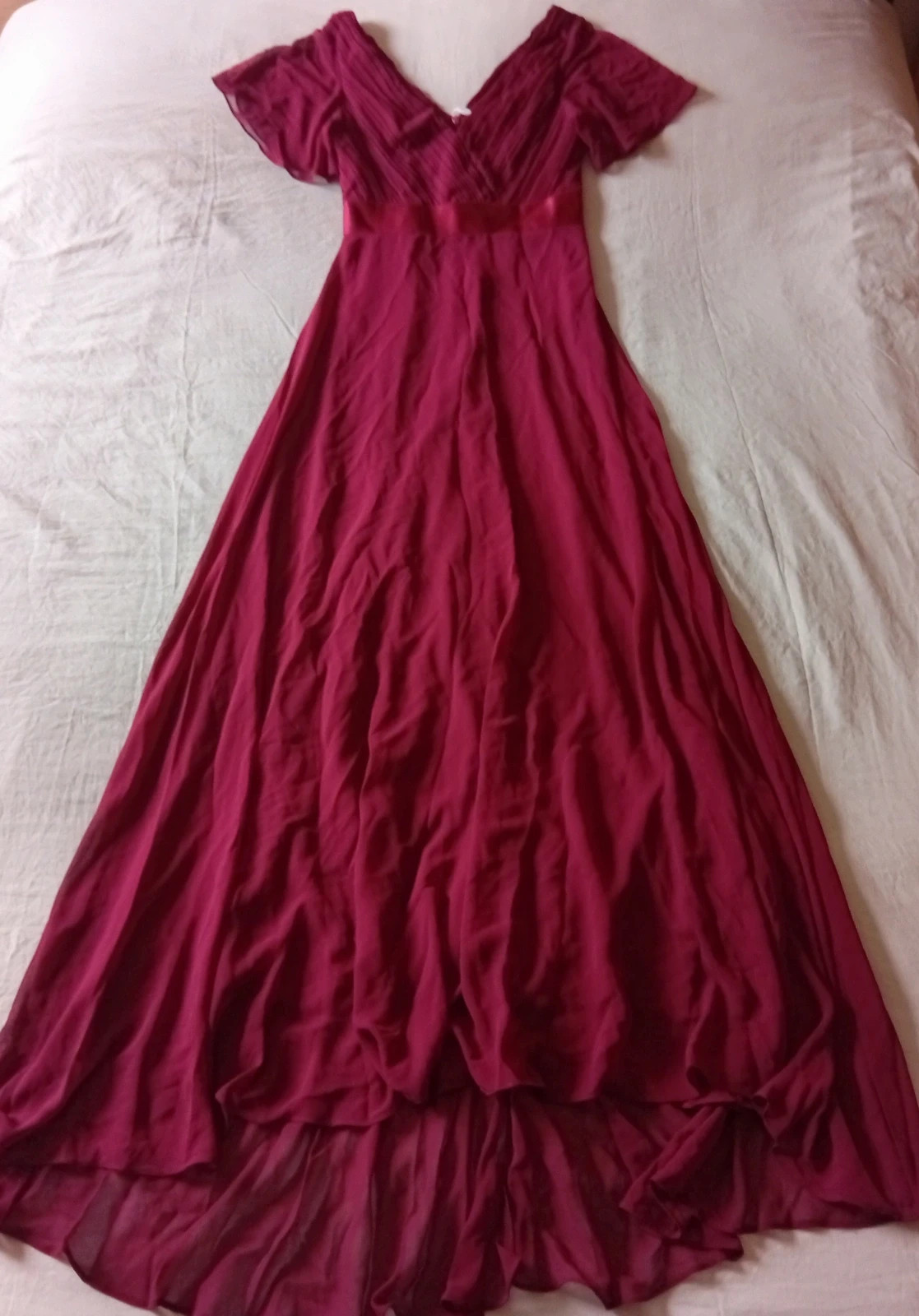 Elegant burgundy long dress. Size S. Very flattering V-neck design and beautiful fit. – Ever Pretty – taille S / 36 / 8 2