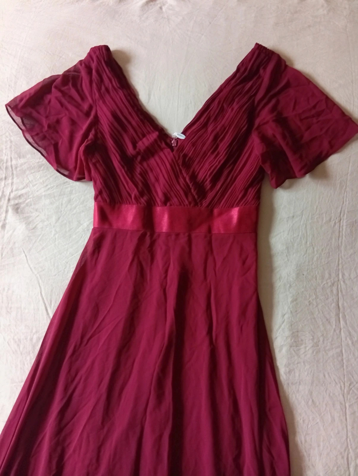 Elegant burgundy long dress. Size S. Very flattering V-neck design and beautiful fit. – Ever Pretty – taille S / 36 / 8 3