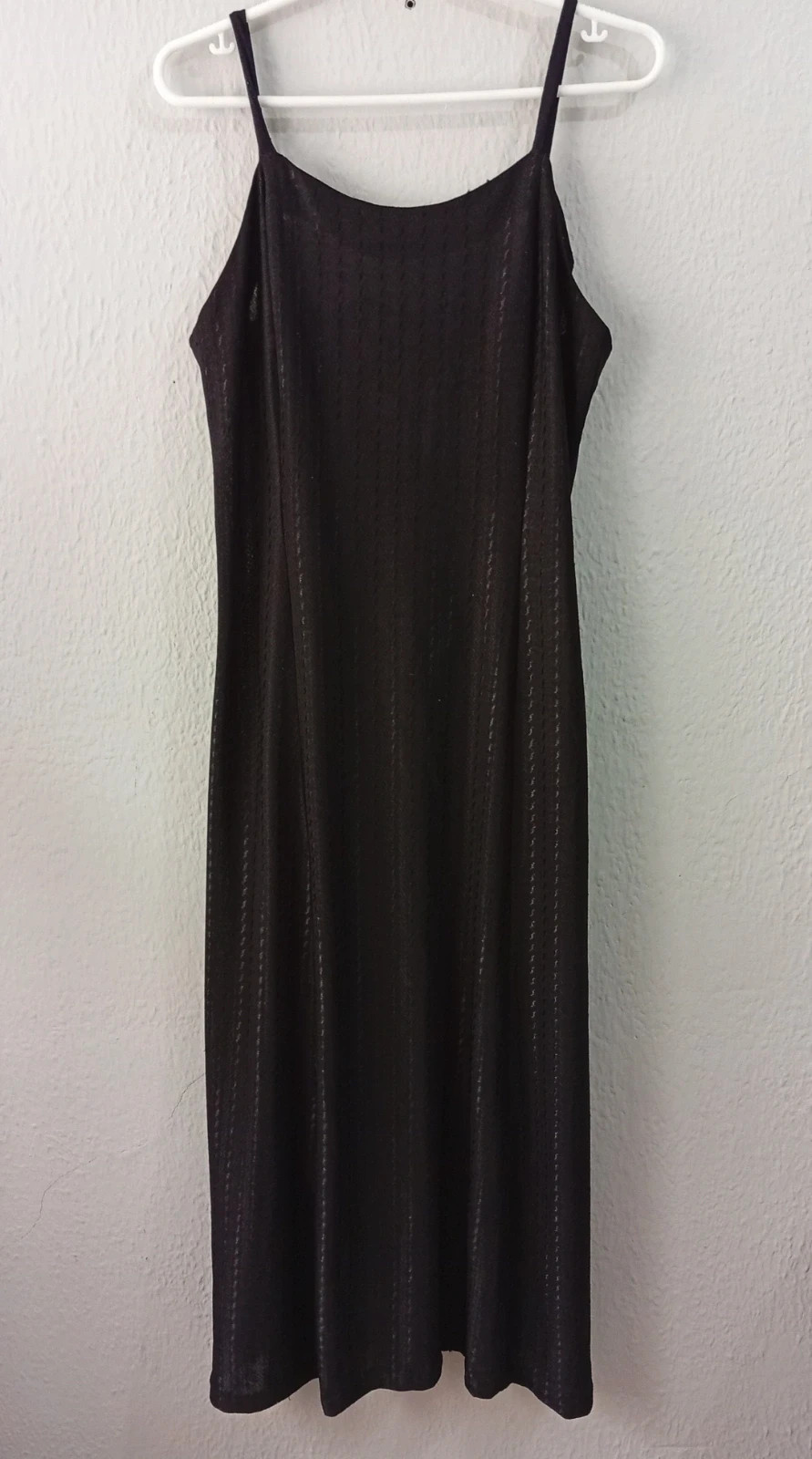 Black vintage dress with back adjustment Perfect for casual, elegant or Y2K vintage looks.