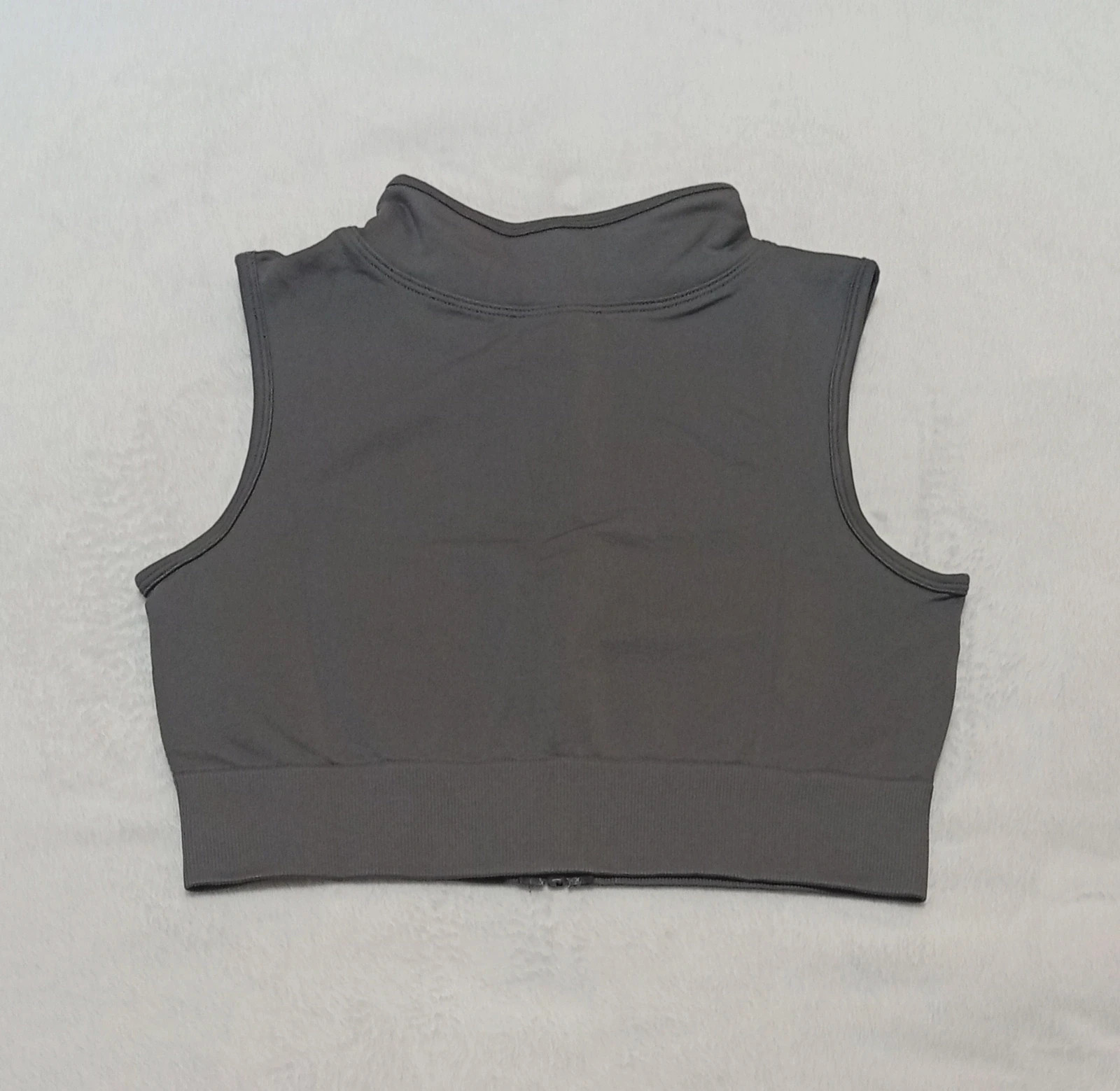 Sporty cropped zip top Size M Super flattering fit that enhances your shape – Local – taille M / 38 / 10 3