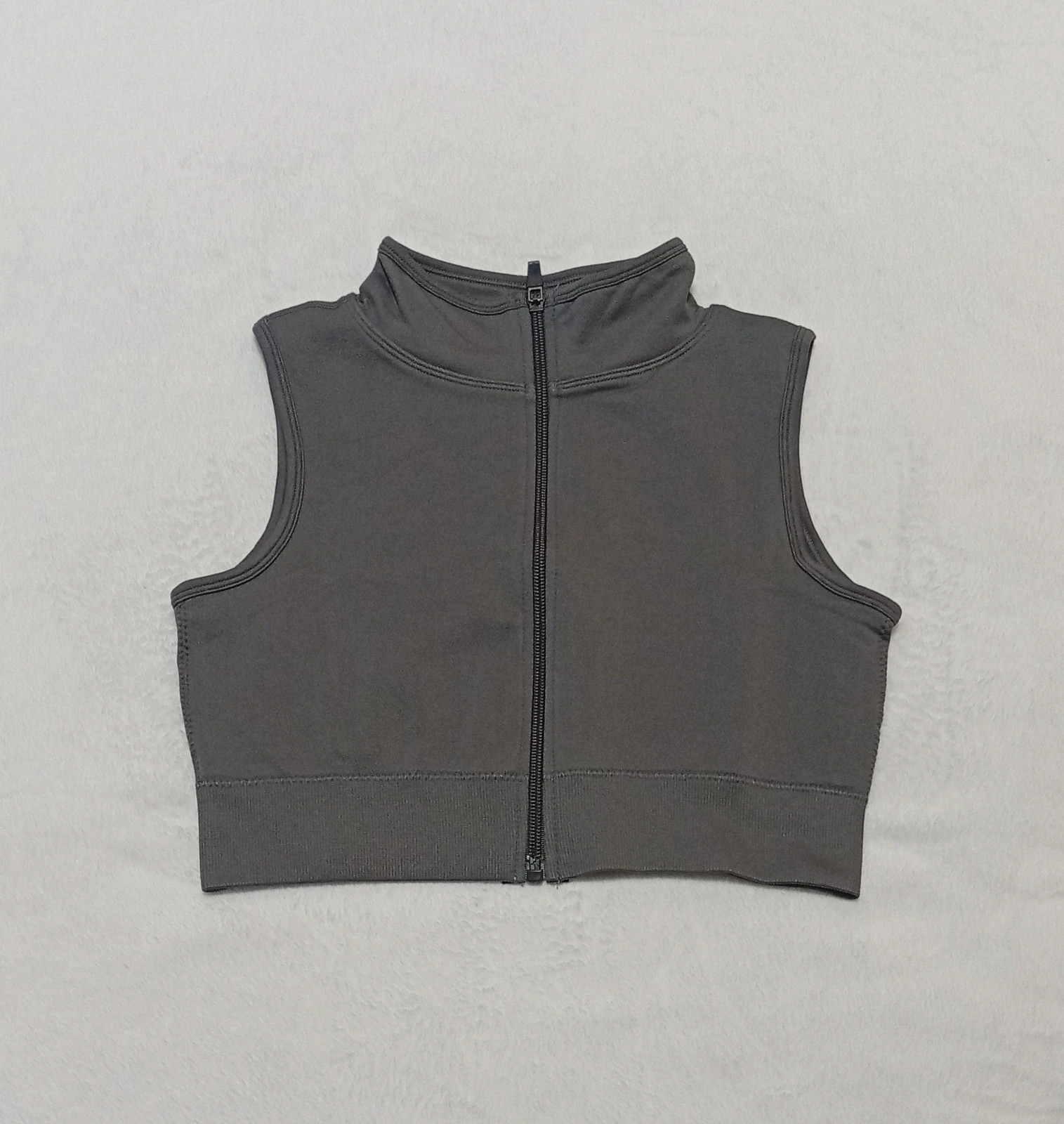 Sporty cropped zip top Size M Super flattering fit that enhances your shape – Local – taille M / 38 / 10 2
