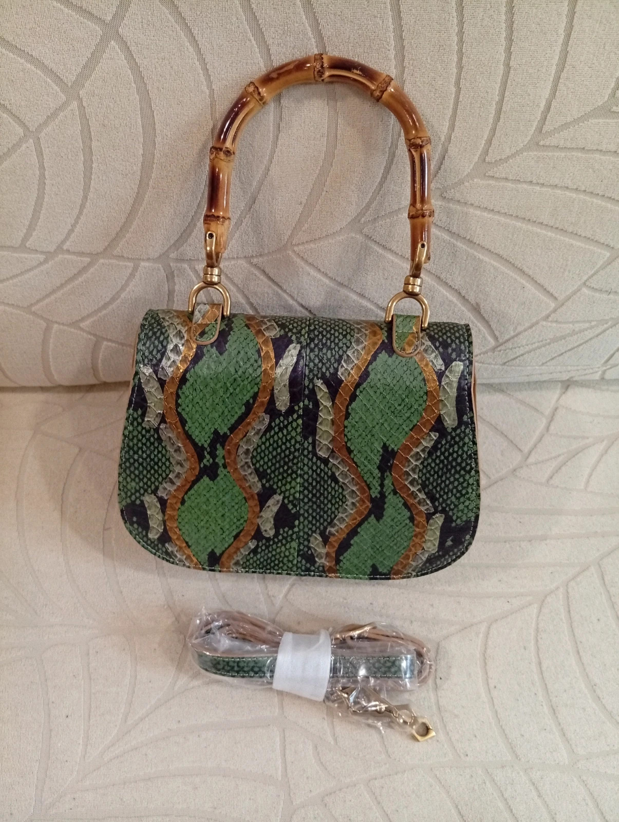 Stylish handbag with green snake-print design Bamboo handle and closure for a unique touch 3