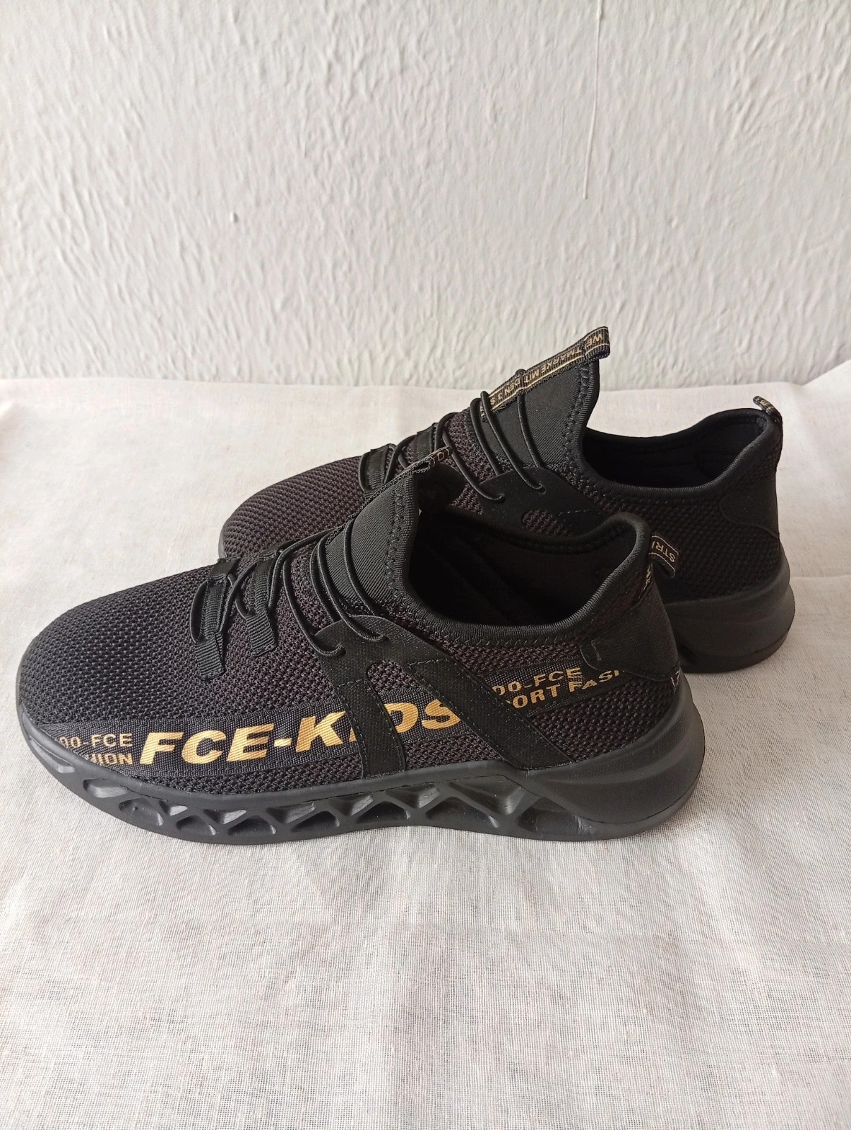 Black women’s sneakers Lightweight wide sole for better stability and comfort – taille 37 3