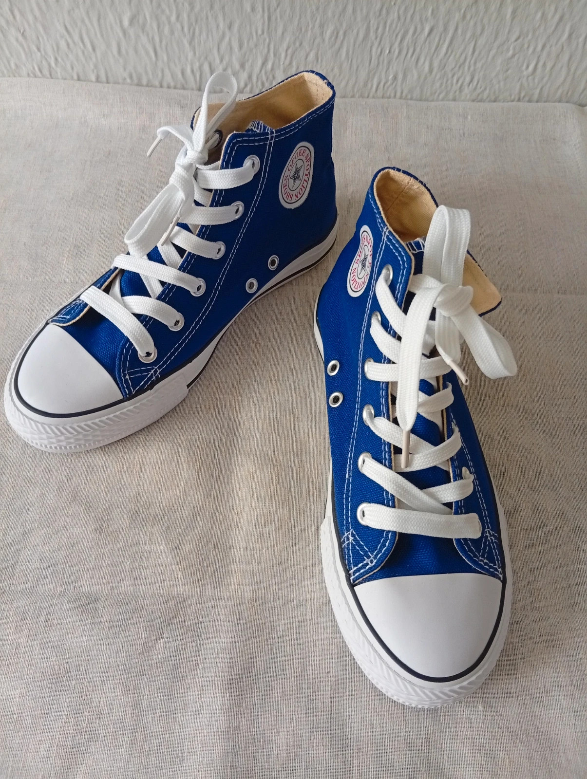 Electric blue Converse-style sneakers Size 35-36 Perfect for casual outfits – taille 35