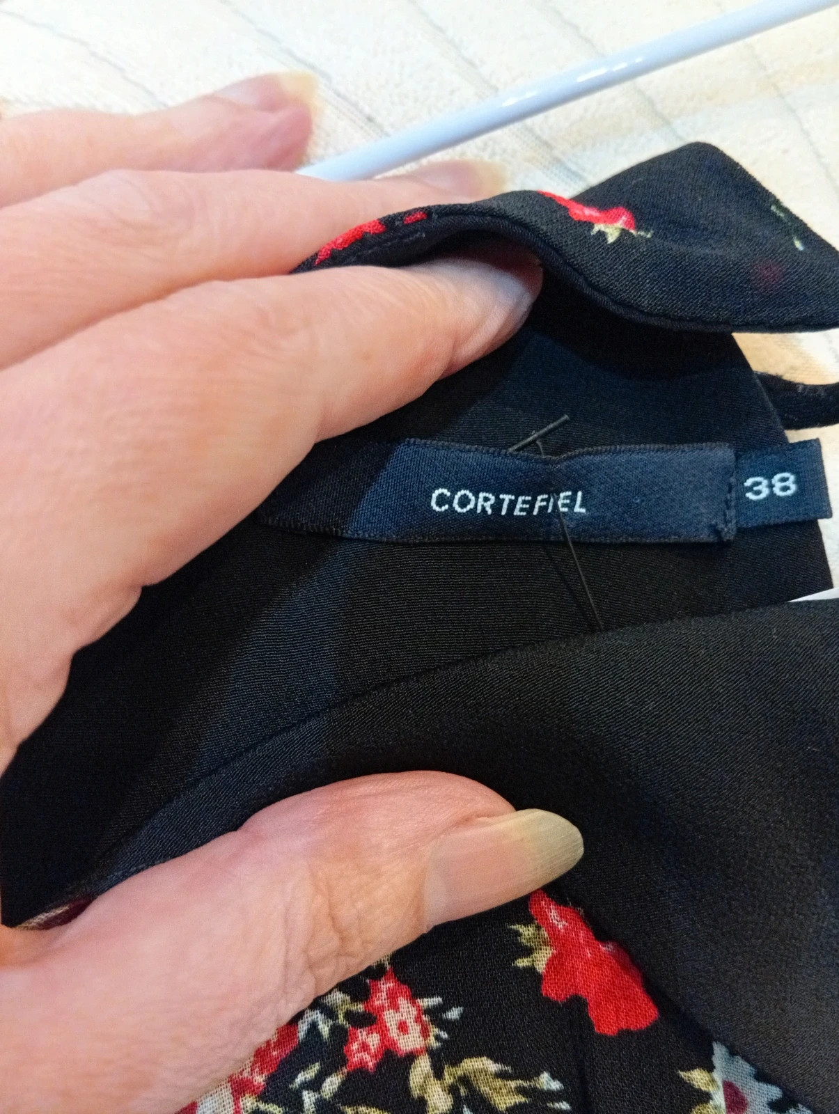 Floral dress by Cortefiel Size S-M. Thin straps, beautiful asymmetric ruffle detail – Cortefiel – taille M / 38 / 10 5