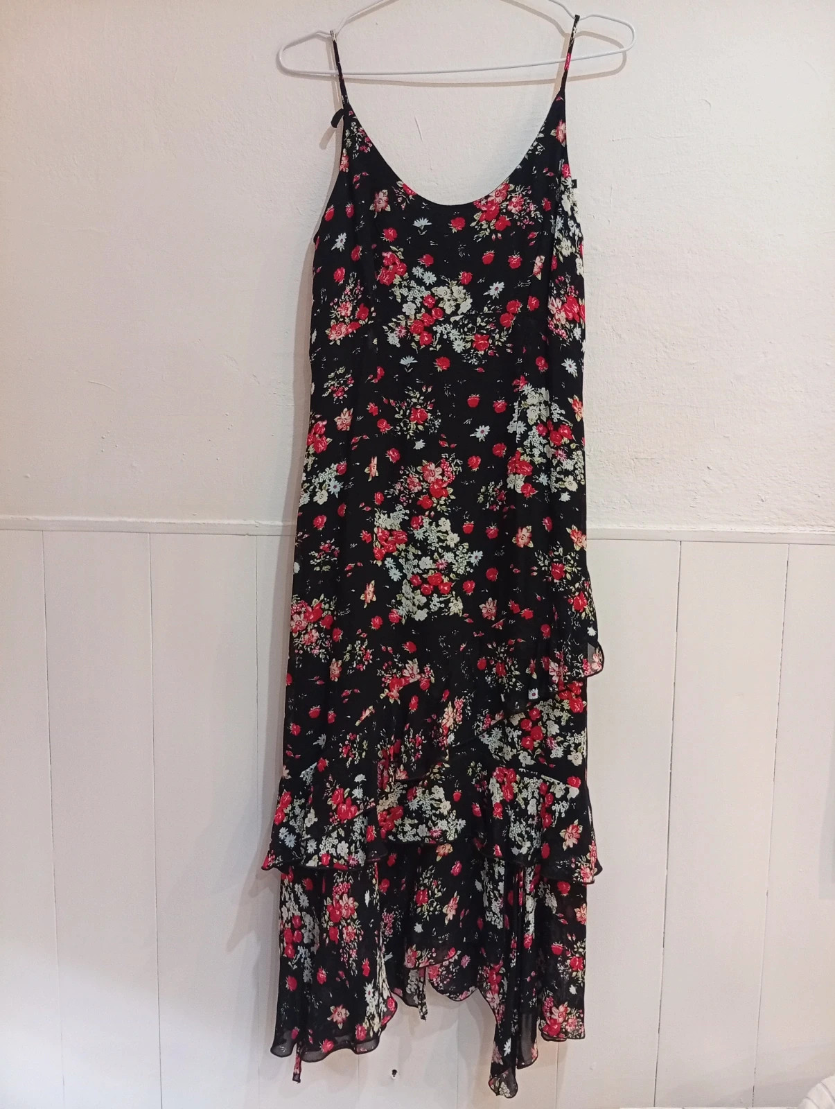 Floral dress by Cortefiel Size S-M. Thin straps, beautiful asymmetric ruffle detail