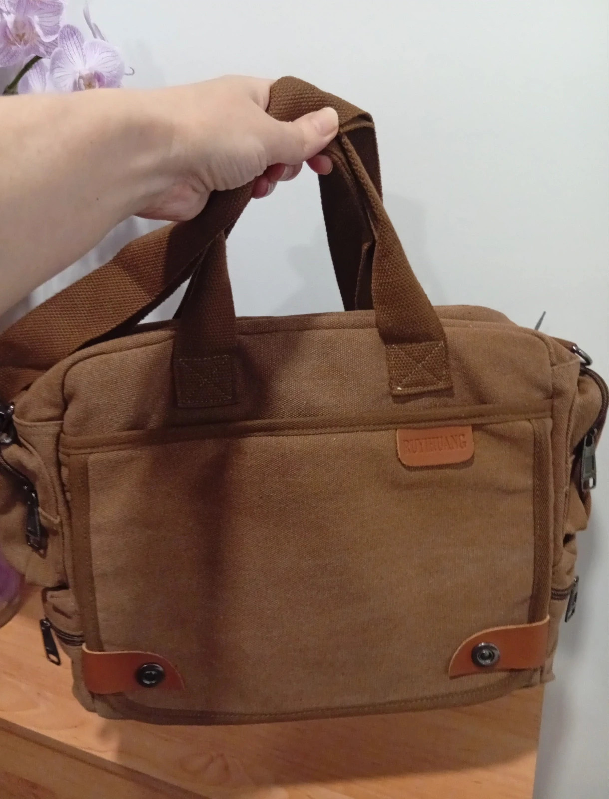 Men’s bag Modern and practical design, perfect for everyday use or short trips. 2