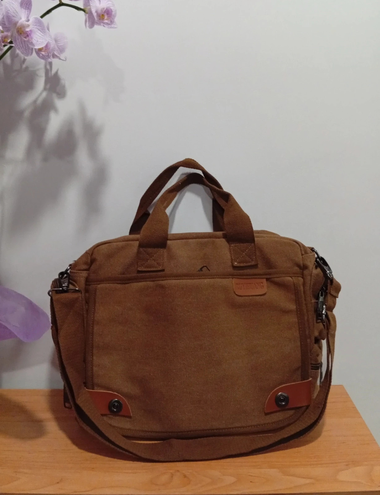 Men’s bag Modern and practical design, perfect for everyday use or short trips. 3