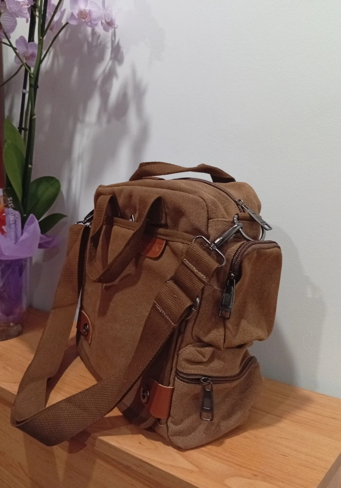 Men’s bag Modern and practical design, perfect for everyday use or short trips.