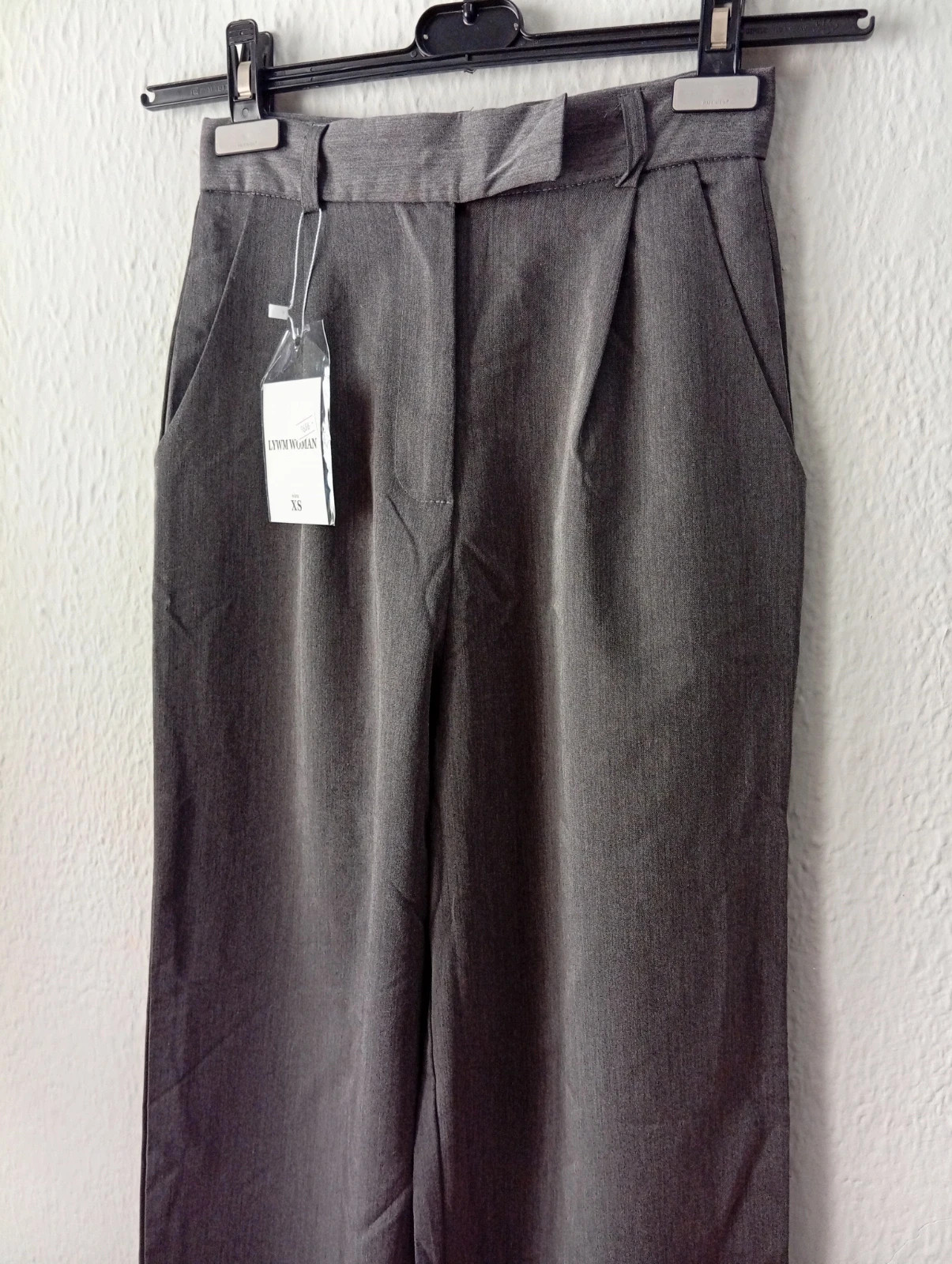 Elegante pantalón de vestir en color gris oscuro, corte amplio y fluido que estiliza la figura. – taille XXXS / 30 / 2 3