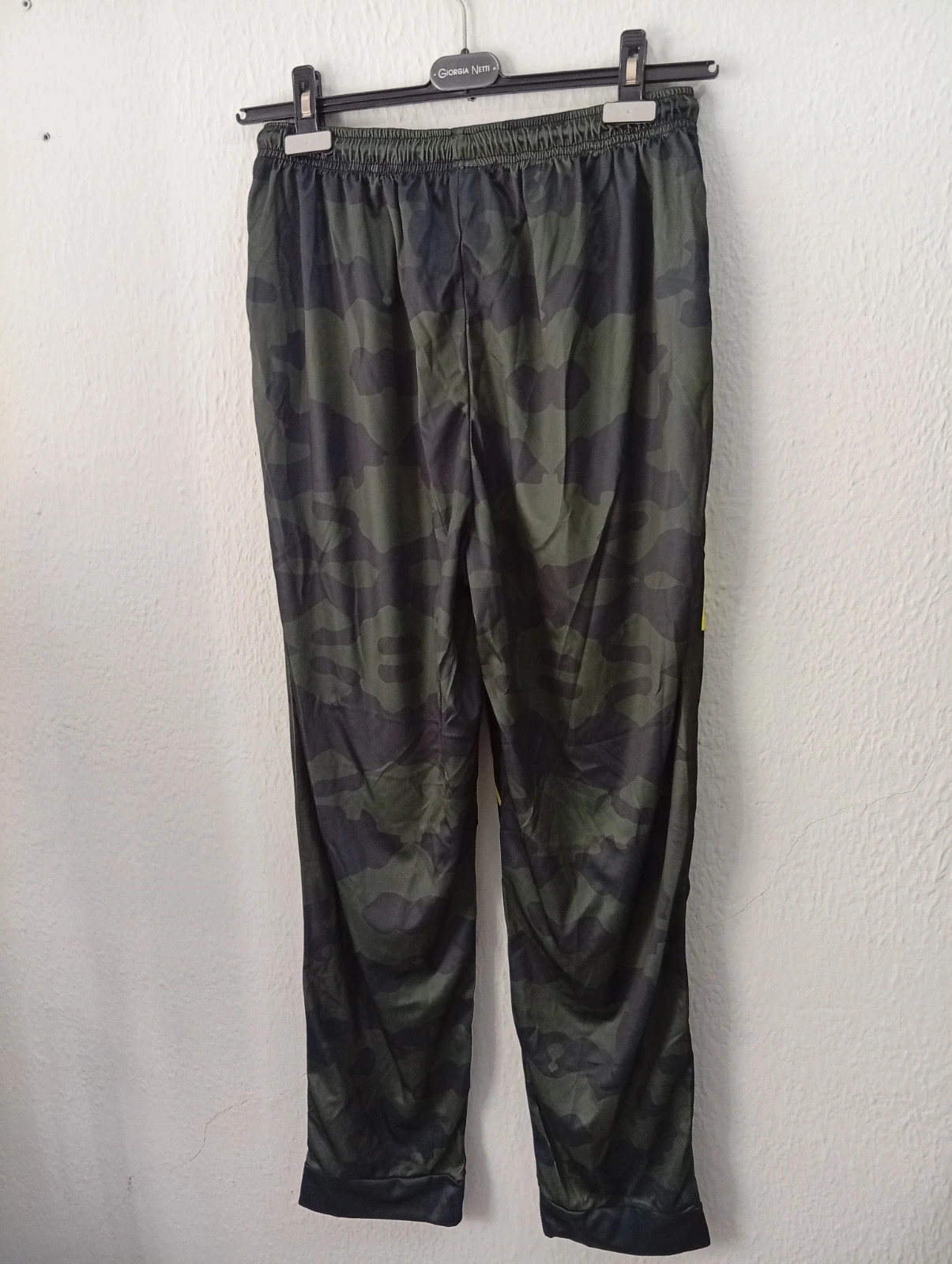 Camouflage sports pants size M Perfect for sports or casual wear – taille M 2