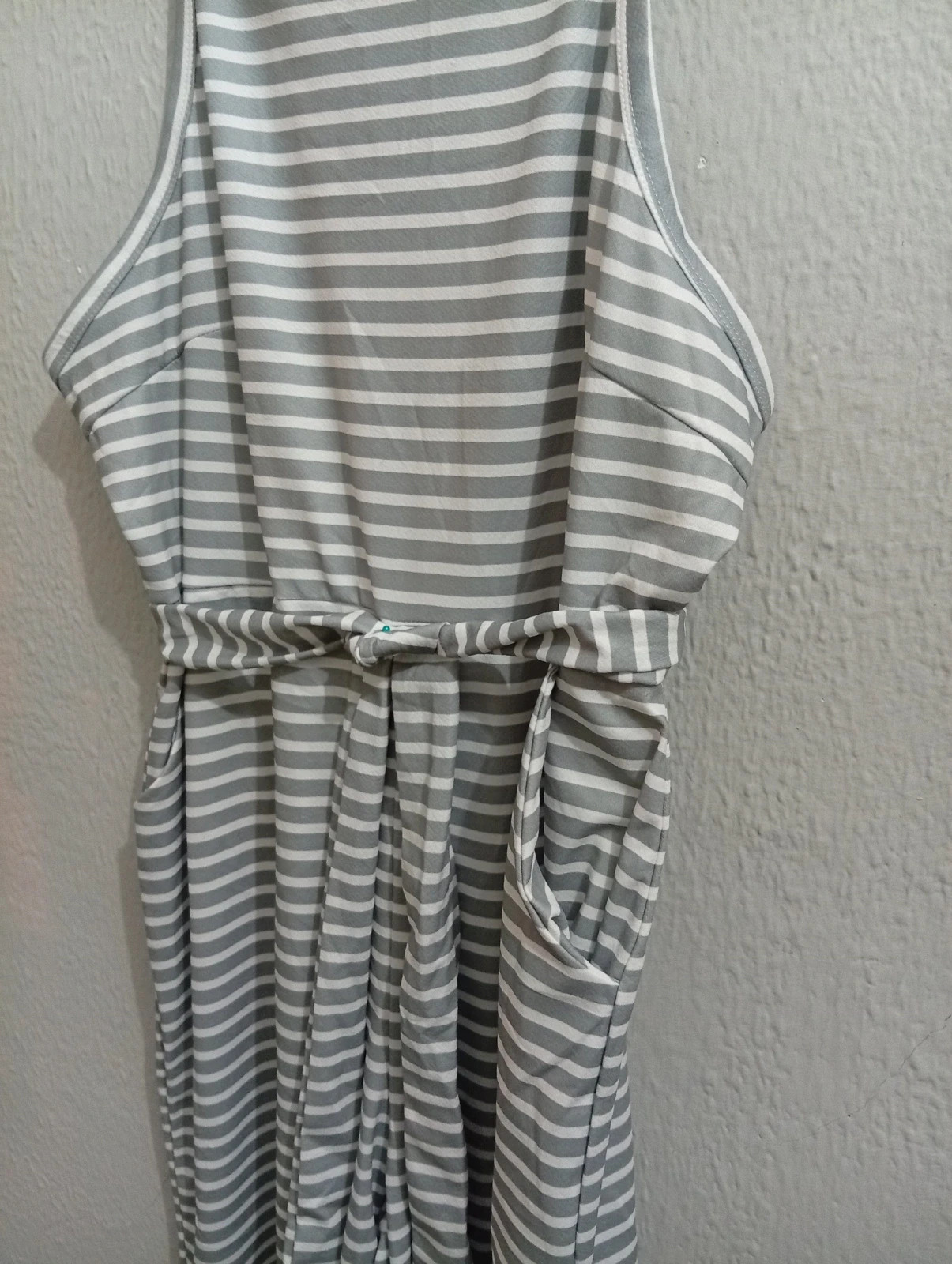 Mono sin mangas, con bolsillos laterales y cinturón ajustable en la cintura. Size XL. – Amazon – taille XL / 42 / 14 3