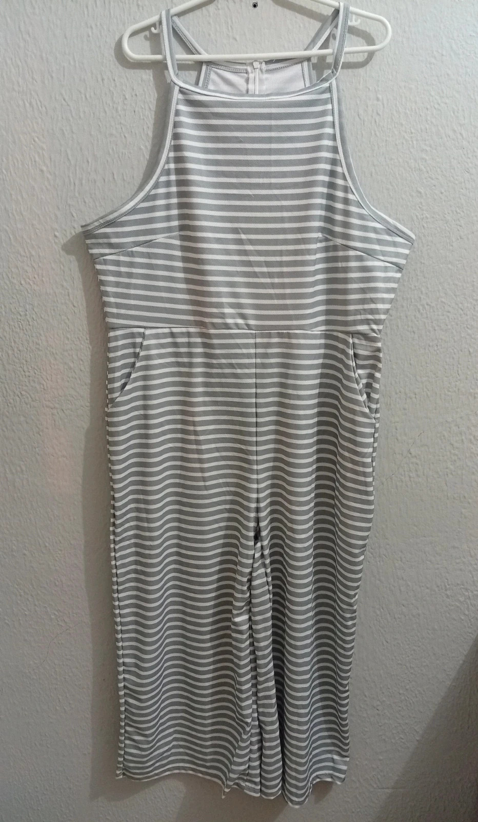 Mono sin mangas, con bolsillos laterales y cinturón ajustable en la cintura. Size XL. – Amazon – taille XL / 42 / 14 4