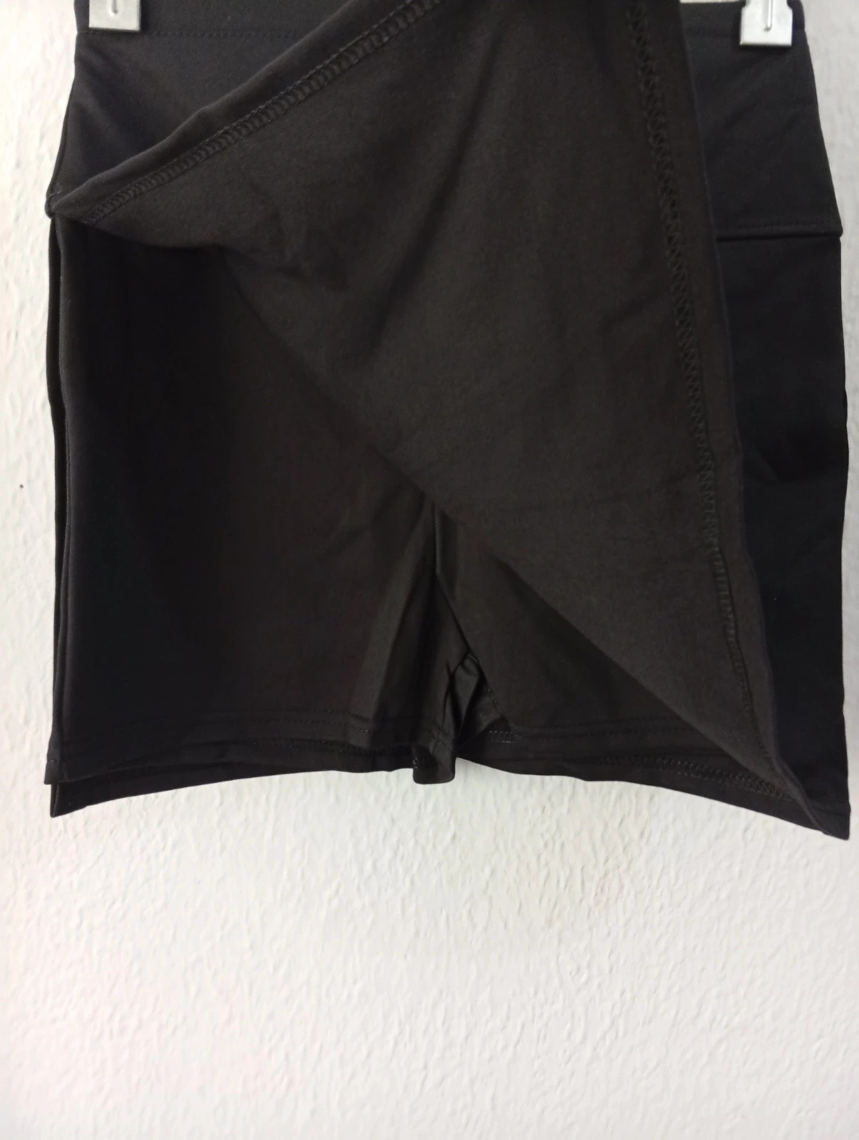 Black sport skort, Comfortable and flattering. Perfect for training or everyday sporty outfits – taille S / 36 / 8 2