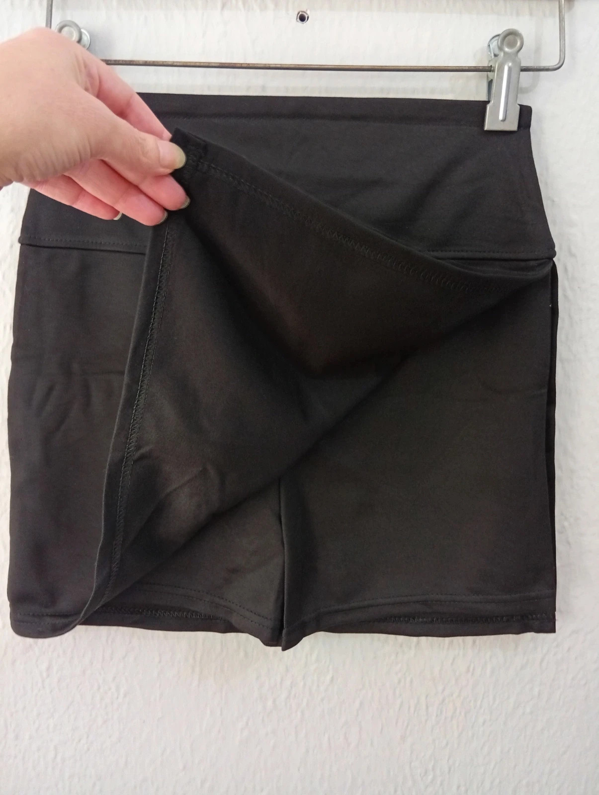 Black sport skort, Comfortable and flattering. Perfect for training or everyday sporty outfits – taille S / 36 / 8 4