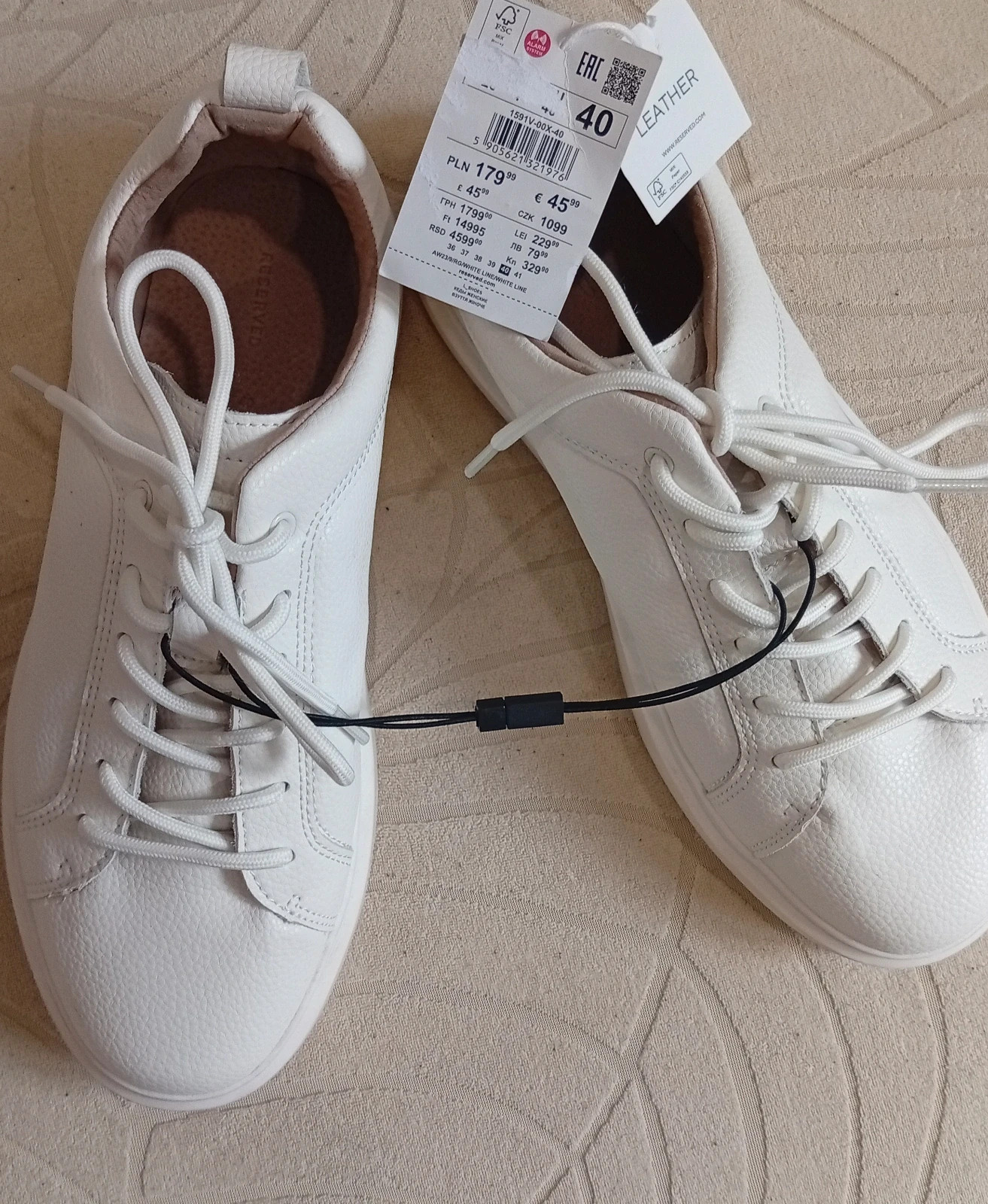 White women’s sneakers, Size 40 EU, Clean and minimalist design