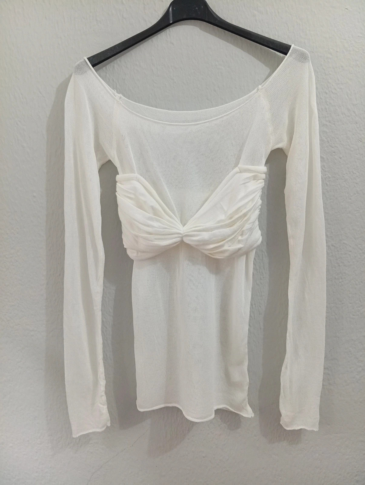 Fitted Y2K style top Cream color Stretchy and comfortable fabric size S.