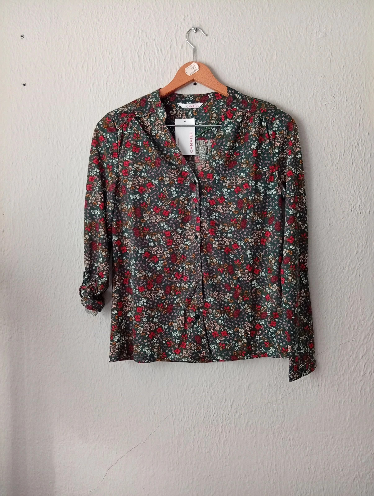 Floral blouse Camaieu size M Long sleeves, lightweight and easy to style with jeans or skirts. – Camaïeu – taille M / 38 / 10