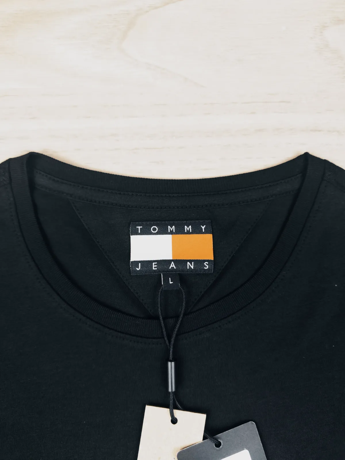 T-shirt noir Tommy Jeans taille L – Tommy Jeans – taille L 2