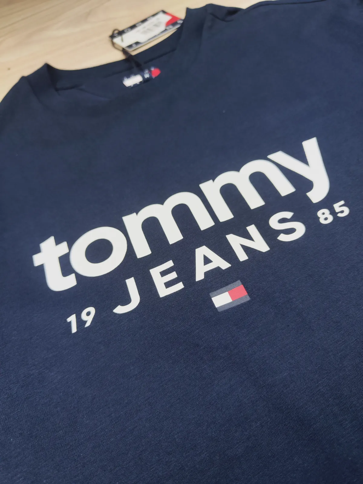 T-shirt Tommy Jeans Bleu Marine Taille M – Tommy Jeans – taille M 2