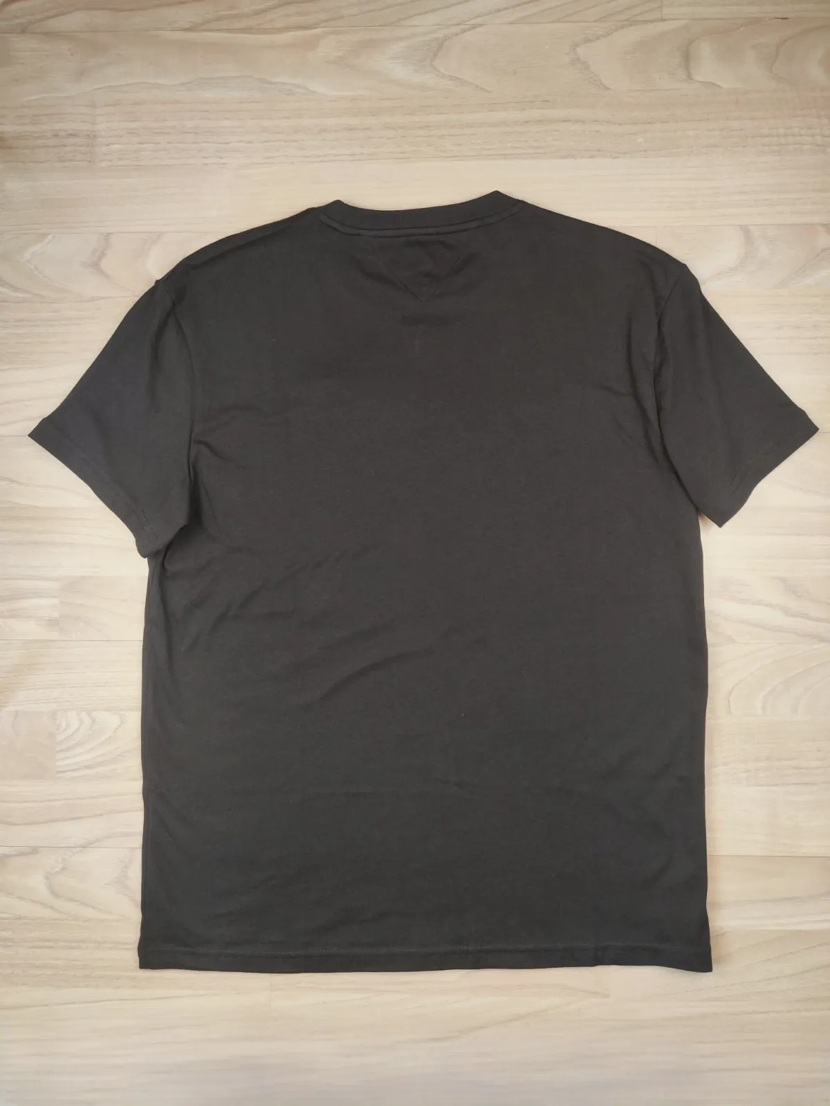 T-shirt Tommy Jeans noir à logo – Tommy Jeans – taille S 2