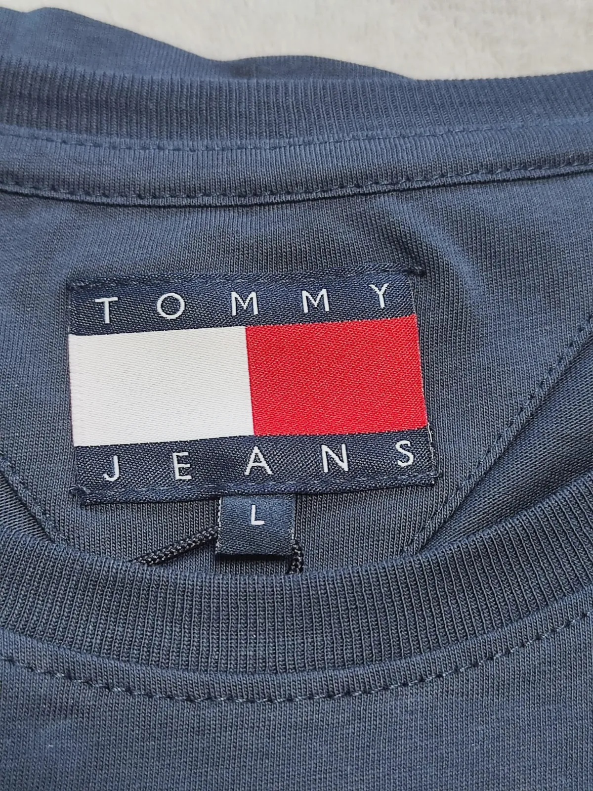 T-shirt Tommy Hilfiger bleu foncé col rond – Tommy Hilfiger – taille S 3