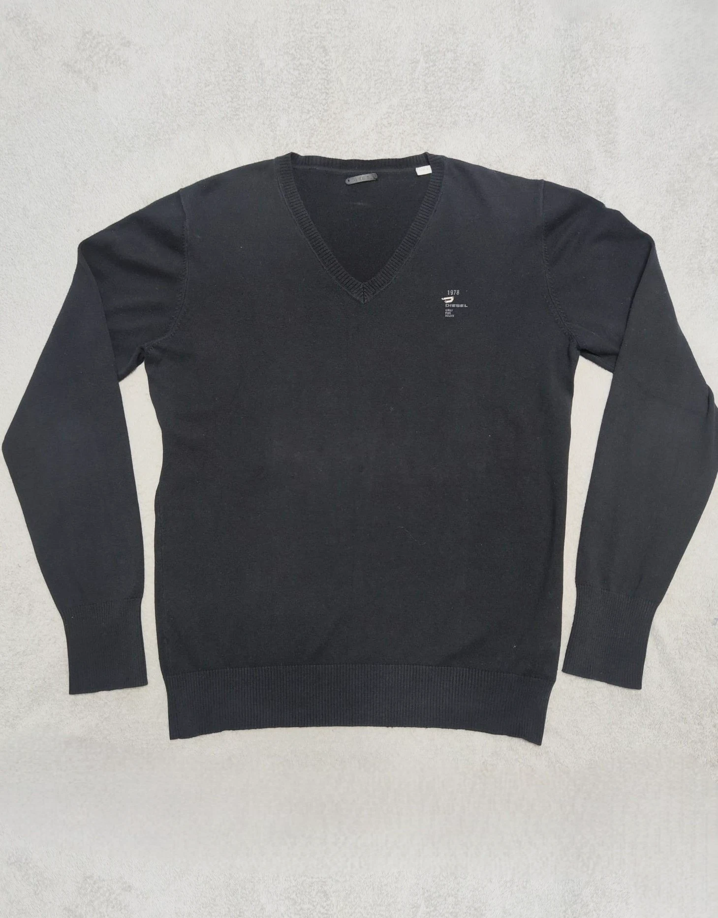 Pull col V Diesel noir en maille fine