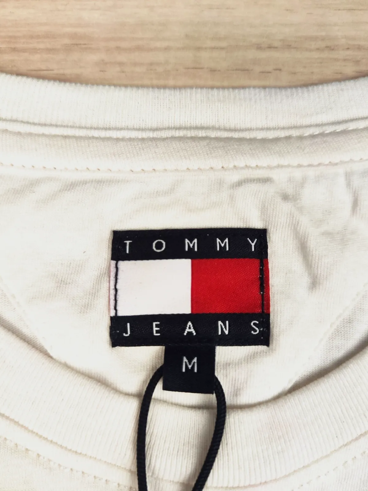 T-shirt Tommy Jeans écru taille M neuf – Tommy Jeans – taille M 2