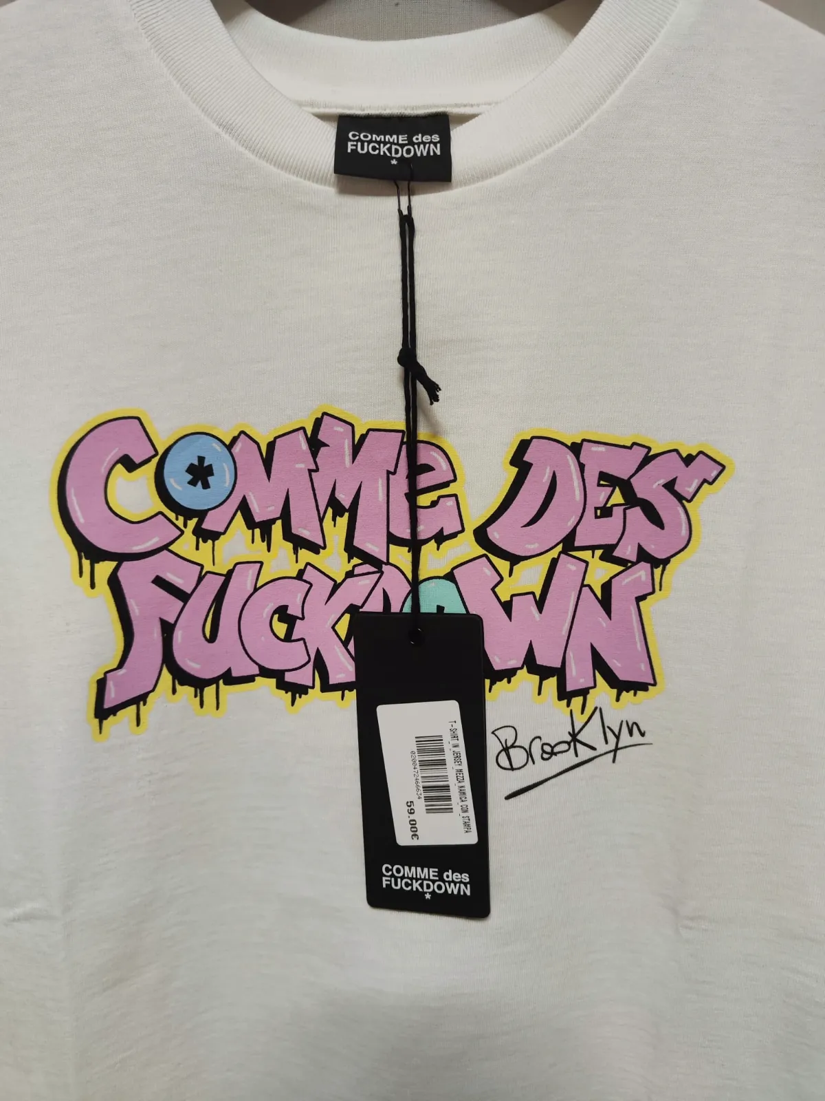 T-shirt blanc Comme des Fuckdown imprimé graffiti – Comme des Fuckdown – taille L 3