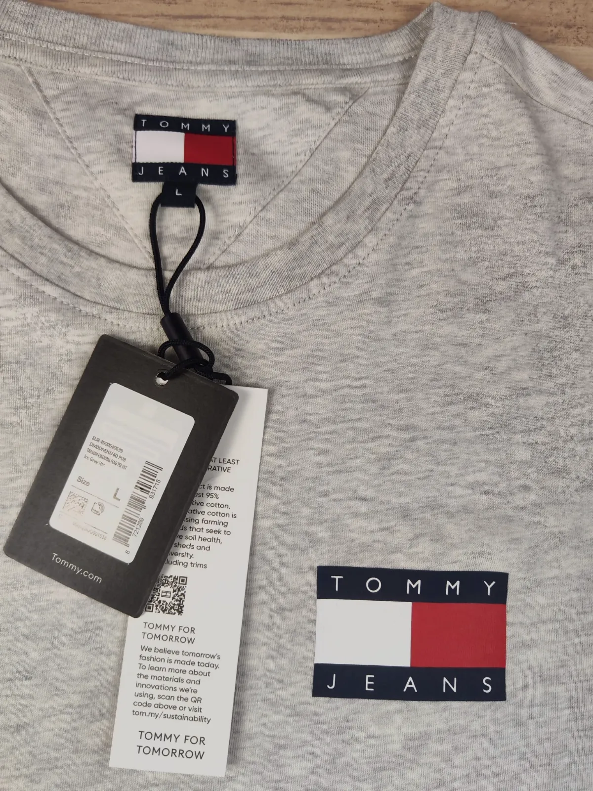 T-shirt Tommy Jeans Essential Flag gris – Tommy Hilfiger – taille L 2