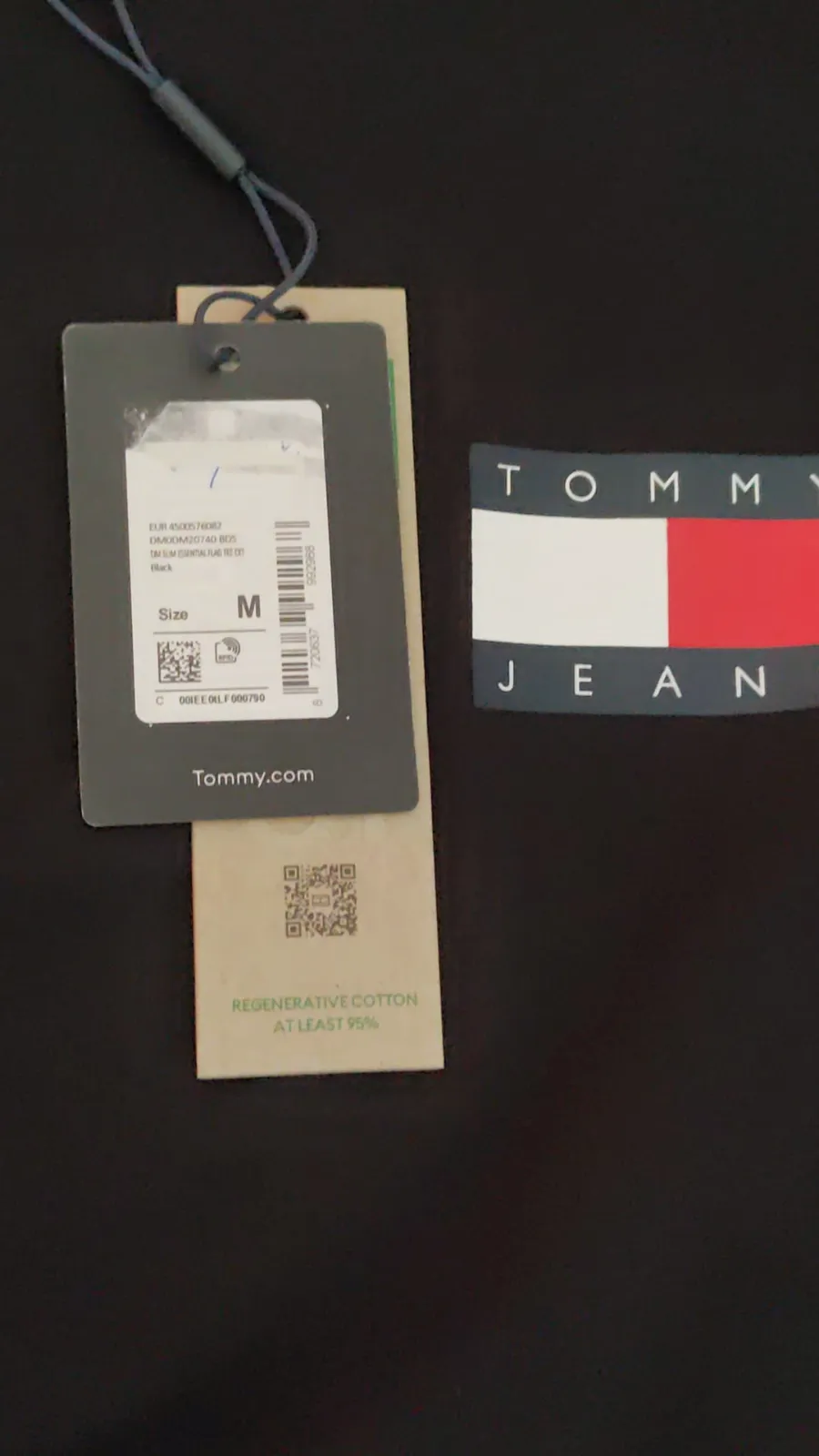 T-shirt noir Tommy Jeans avec étiquette – Tommy Jeans – taille M 5
