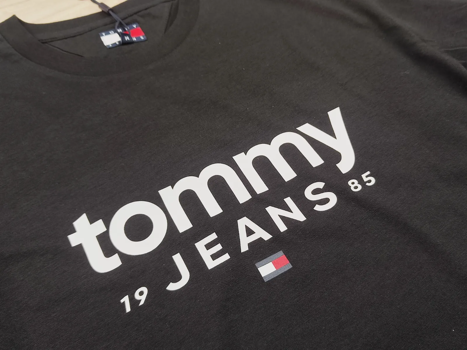 T-shirt noir Tommy Jeans taille M – Tommy Jeans – taille M 2