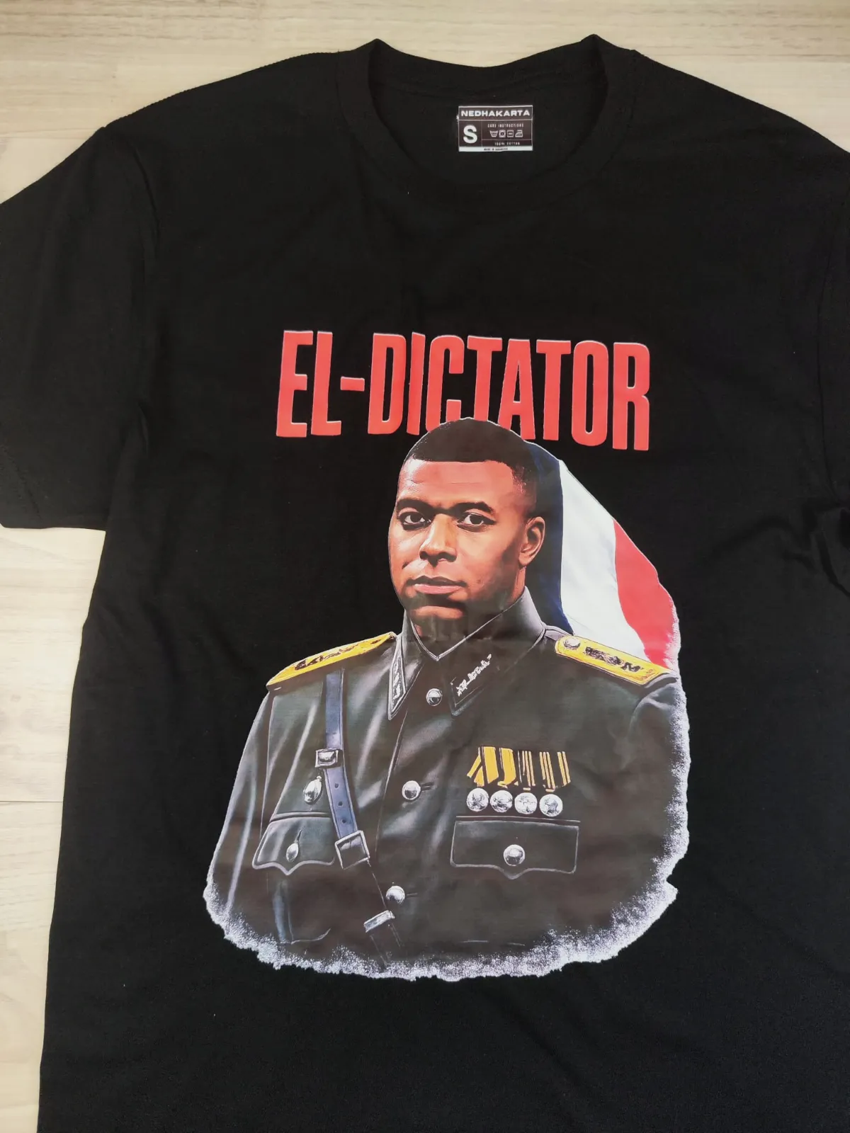 T-shirt Nedhakarta noir imprimé El Dictator taille S oversize – Nedhakarta – taille S 2