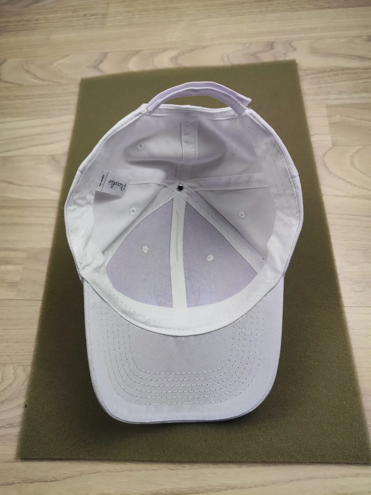 Casquette blanche avec imprimé multicolore Goddess – Piccolio – taille Taille unique 3