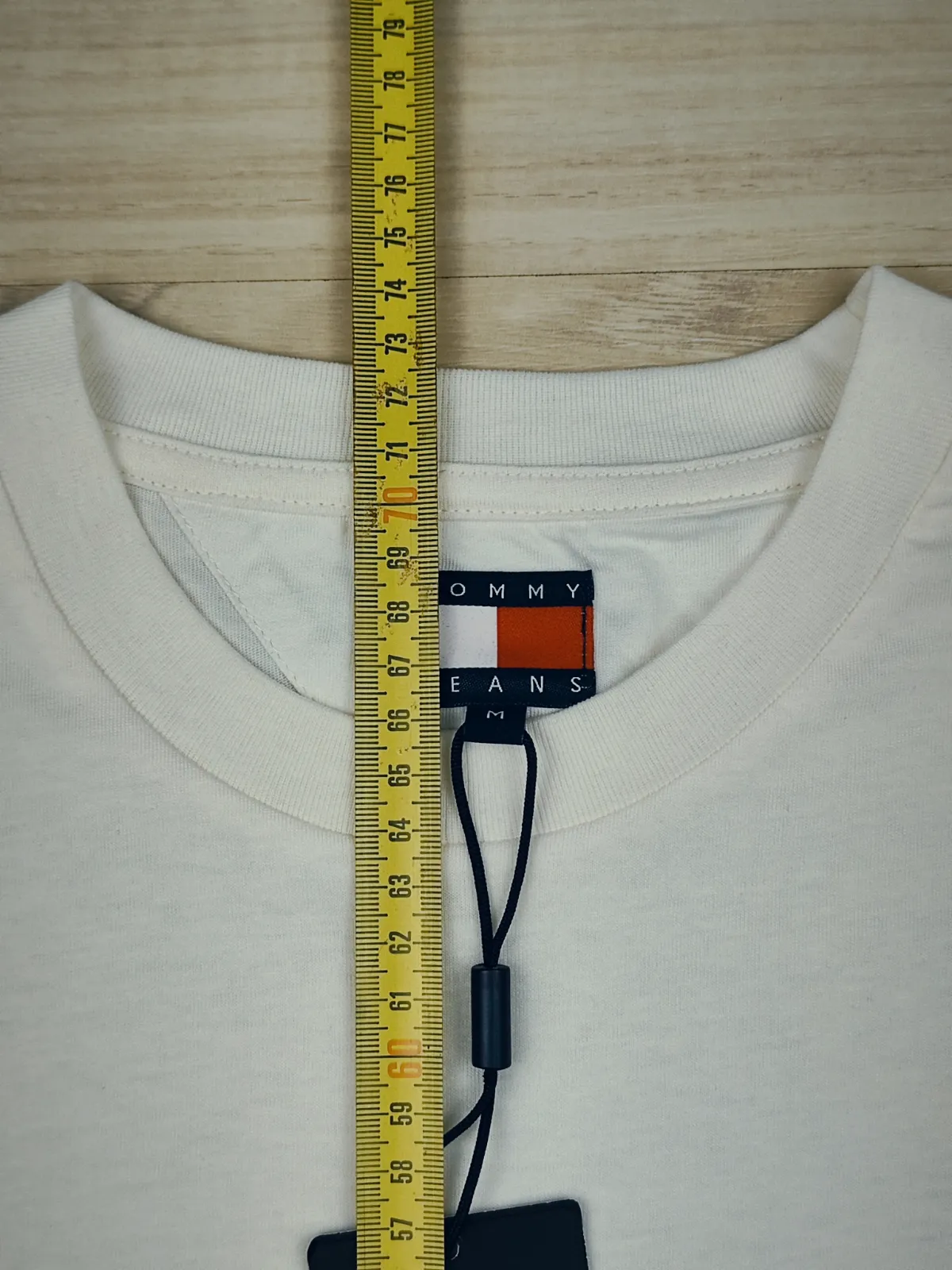 T-shirt Tommy Jeans blanc imprimé taille M – Tommy Hilfiger – taille M 7