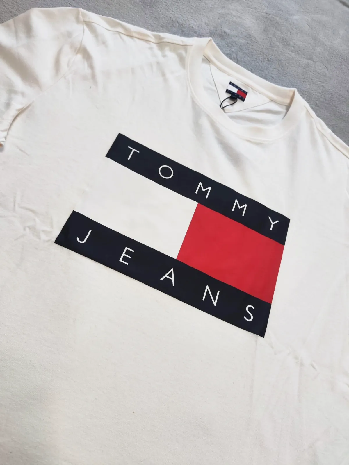 T-shirt Tommy Jeans Blanc avec Grand Logo Flag – Tommy Jeans – taille XXL 2